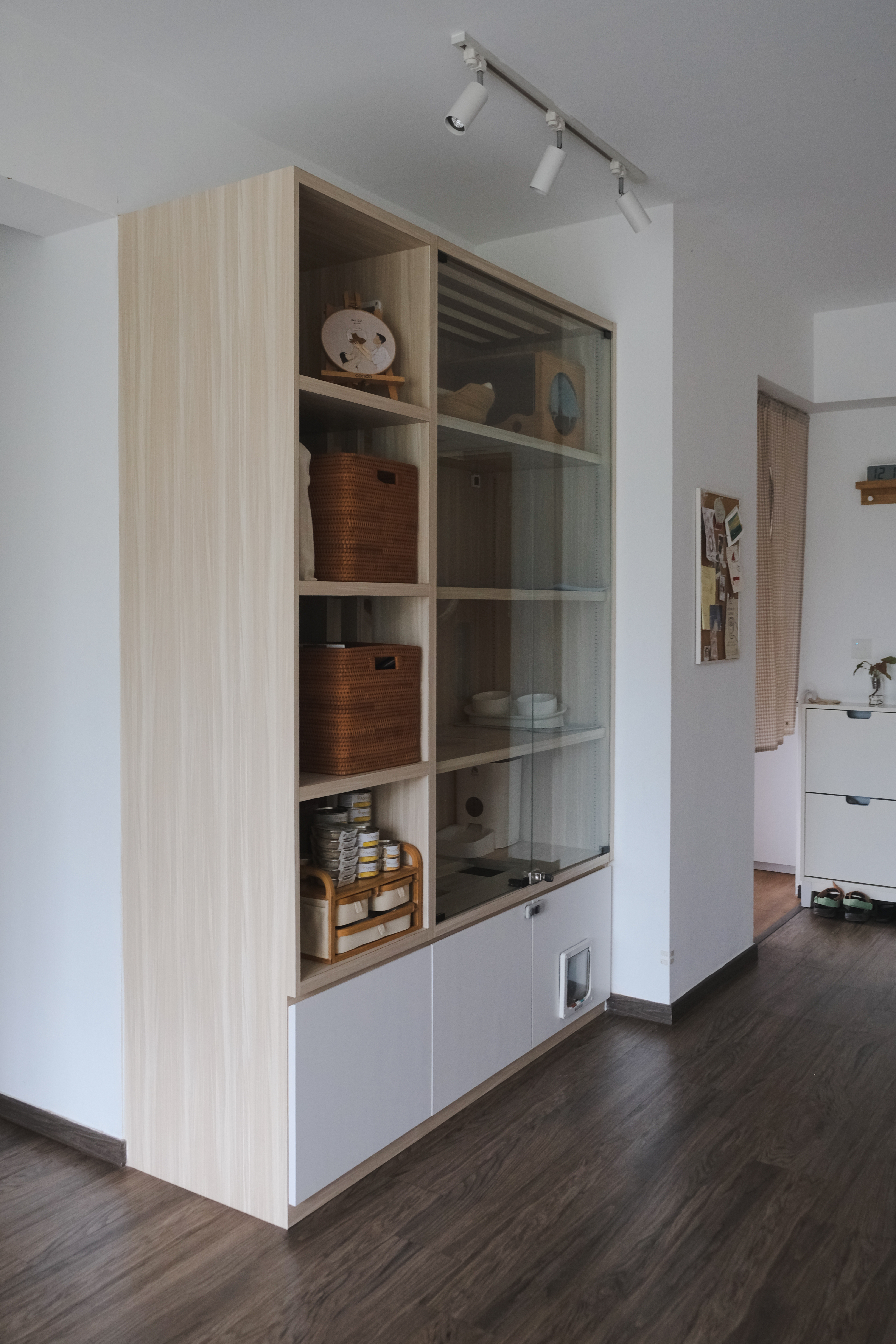 Purrfect Hideaway: A Cat Condo Corner