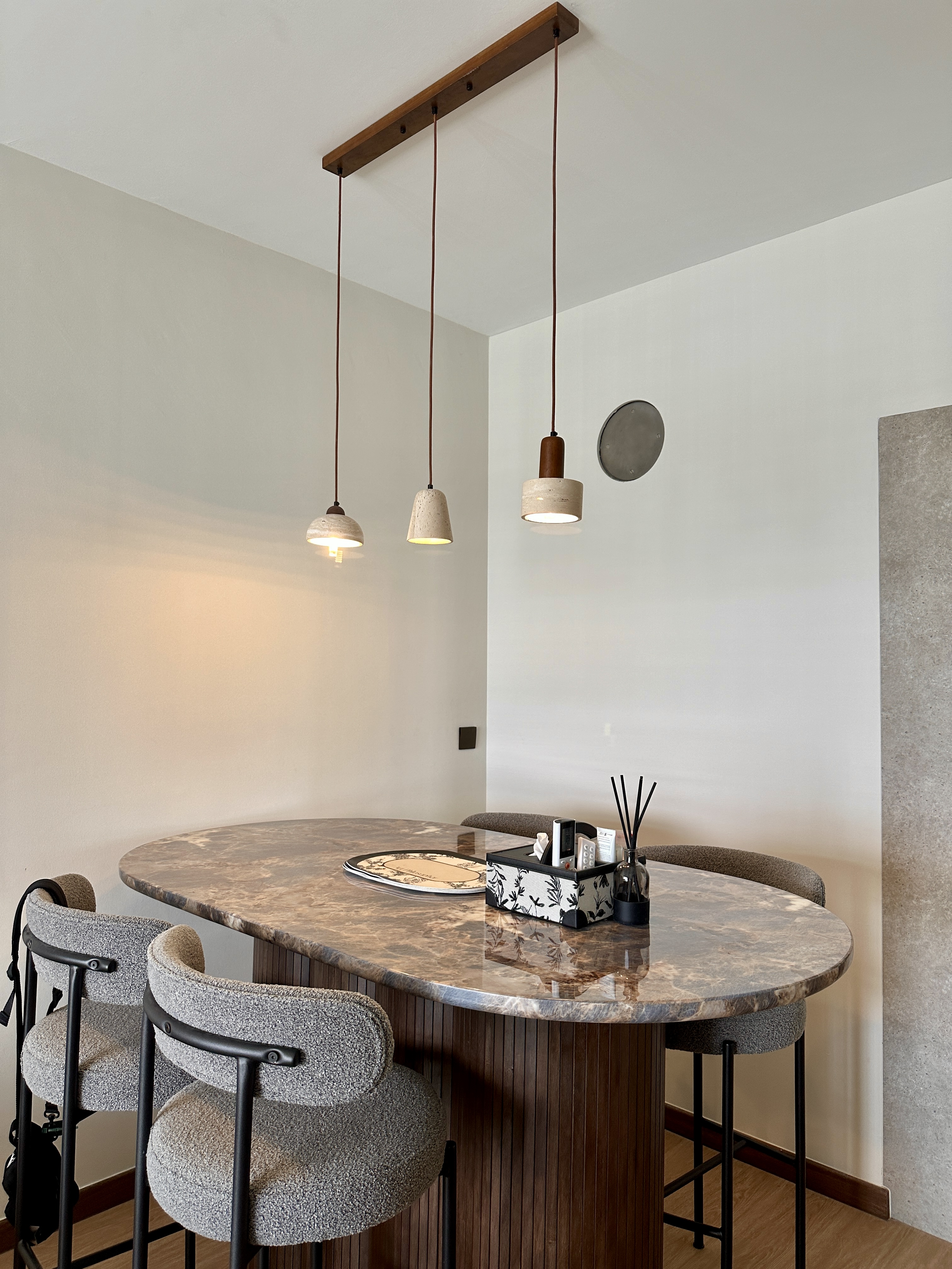 Designing a Modern Lux Dining Space | 4-Room in Tampines