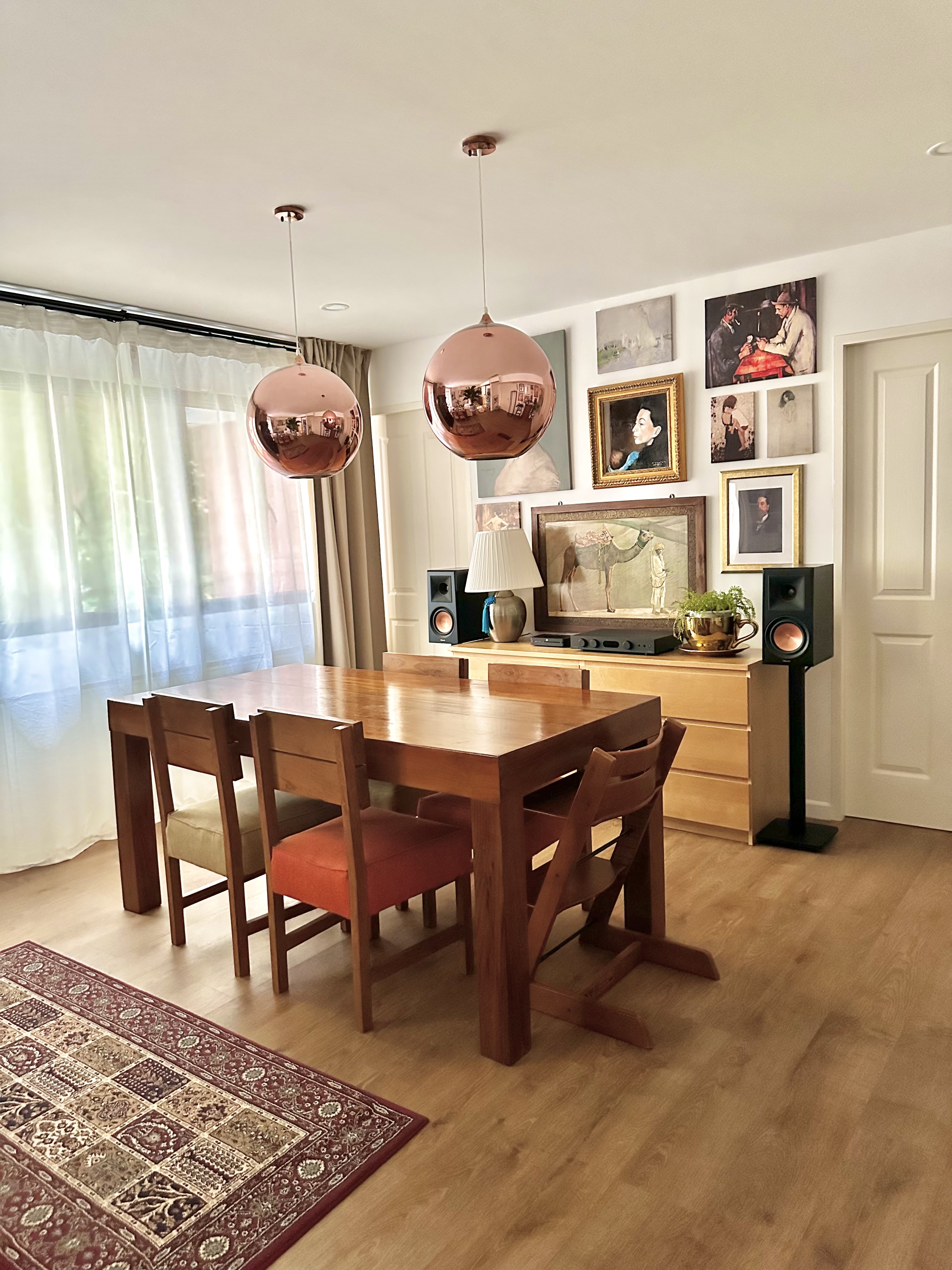 A-Maximalist-Dining-Room:-Where-Art-Meets-Appetite