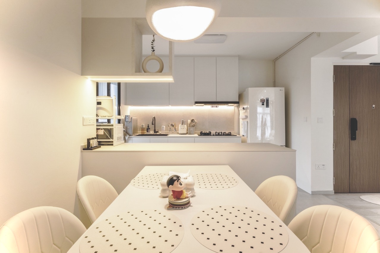 Our-minimalistic-and-clean-dining-space:-white-with-curves!-
