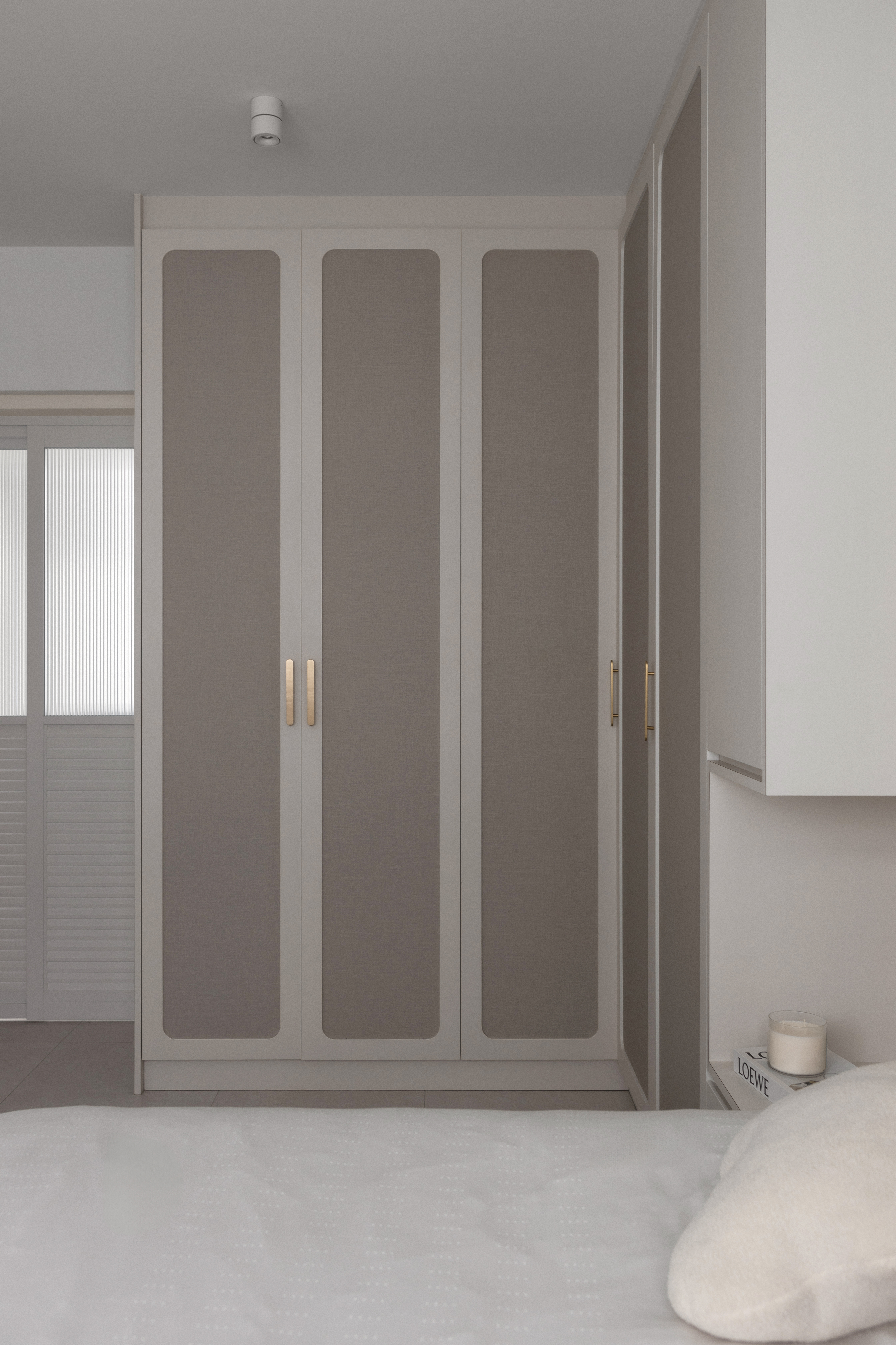 Maximising the Wardrobe Storage Space in our Bedroom!