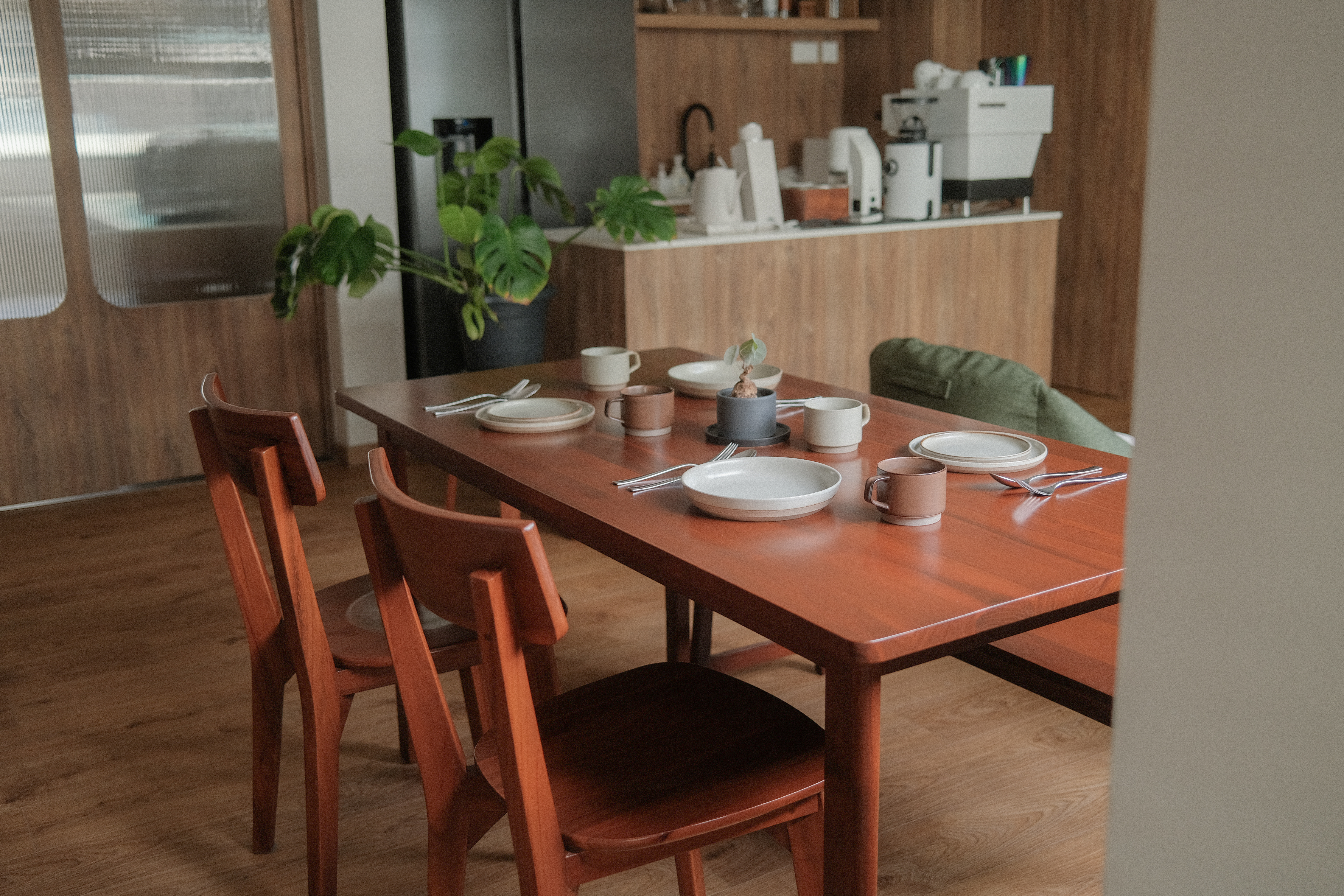 A Place for Gatherings: Why We Chose a Cozy and Simple Dining Setup