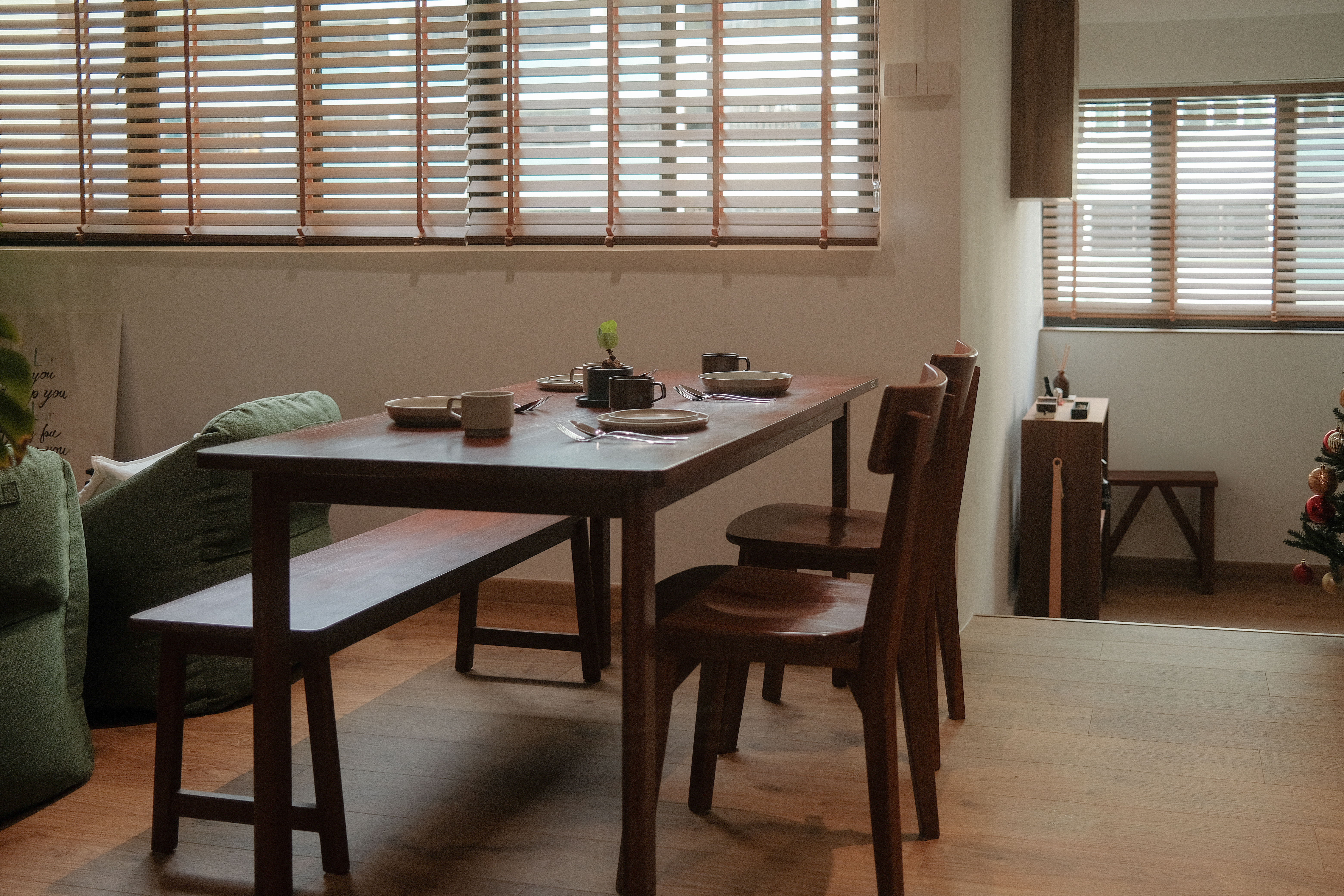 A Place for Gatherings: Why We Chose a Cozy and Simple Dining Setup