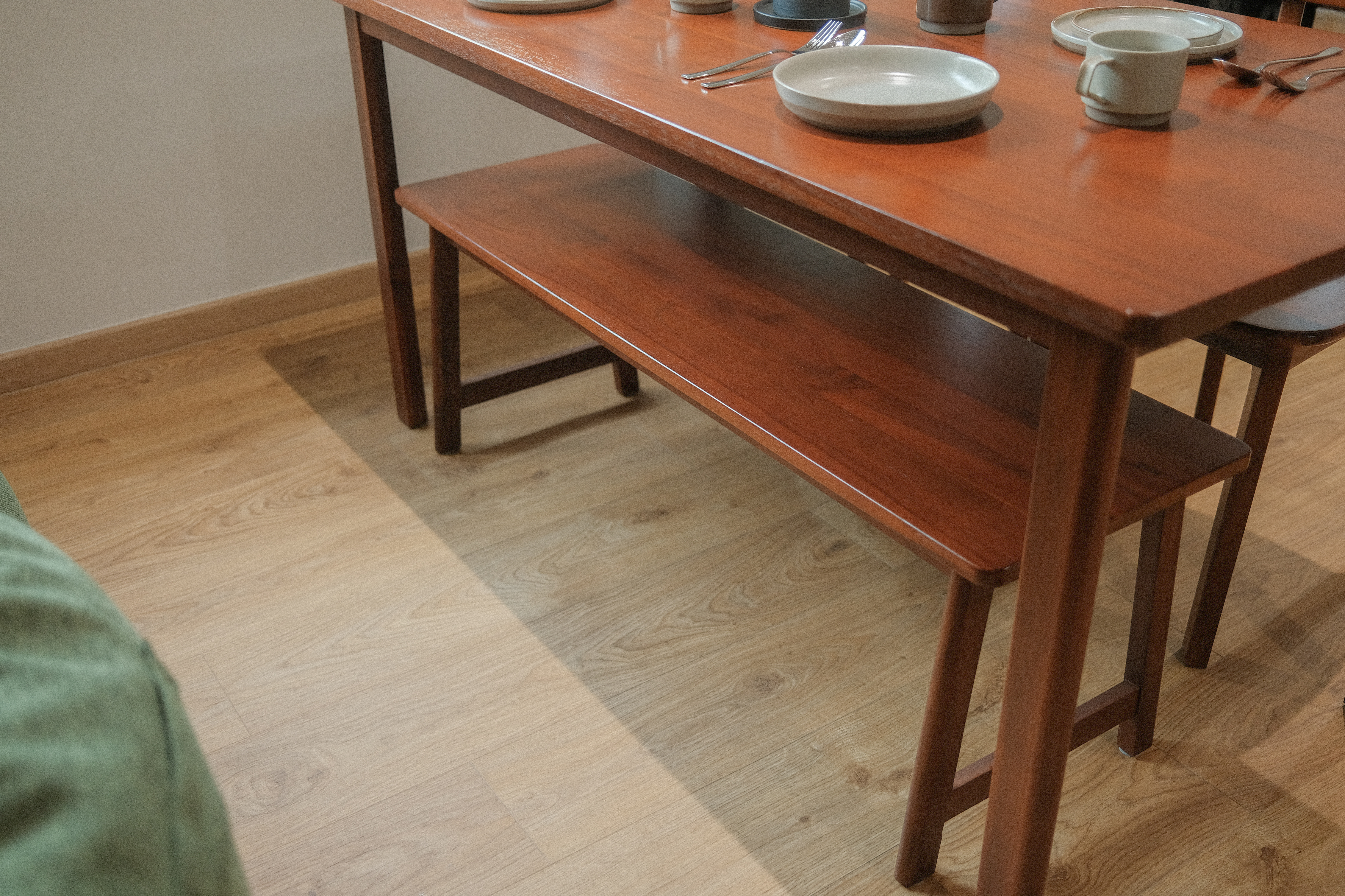 A-Place-for-Gatherings:-Why-We-Chose-a-Cozy-and-Simple-Dining-Setup