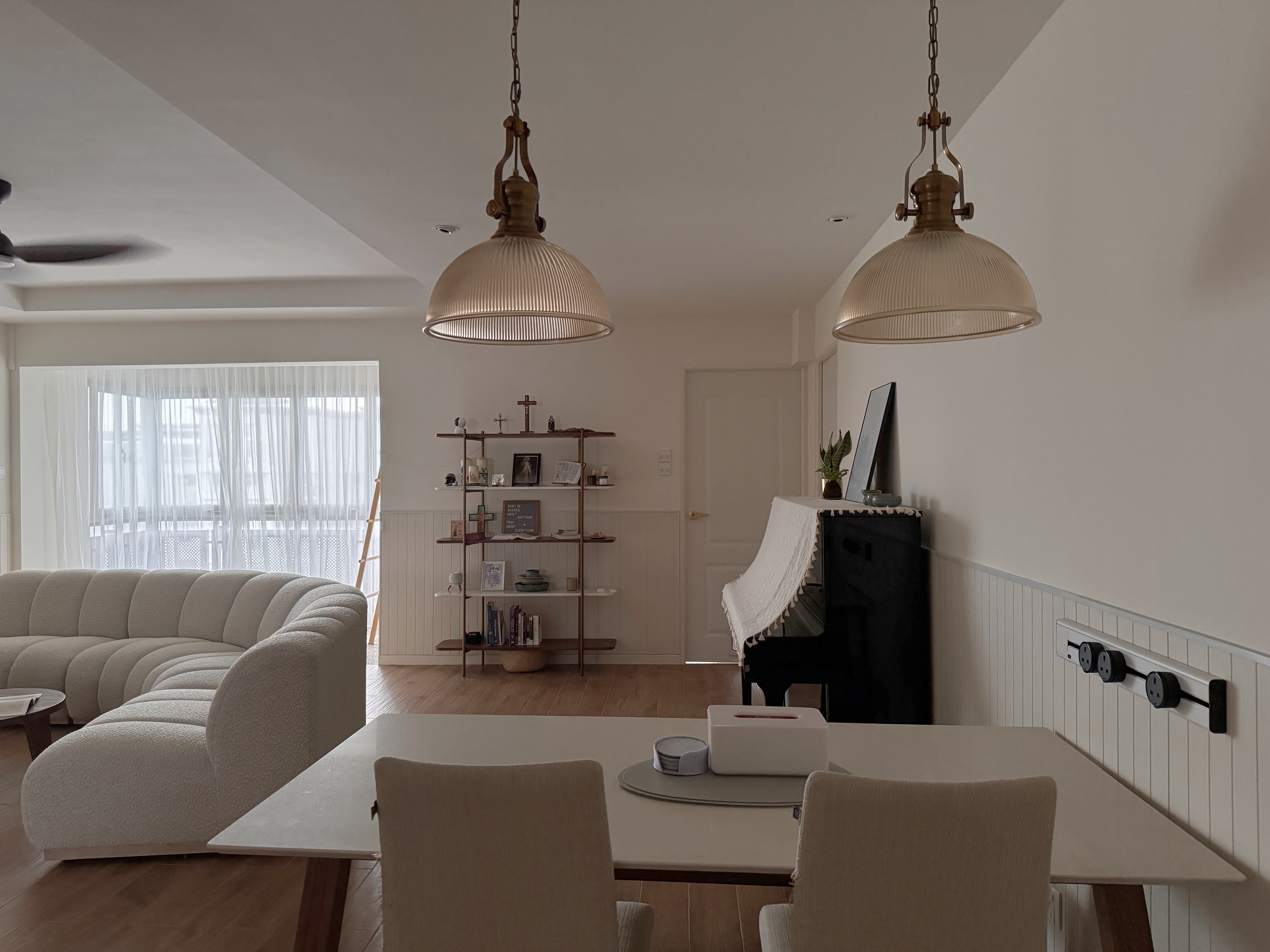 No-Frills, Warm and Cozy Functional Dining Area