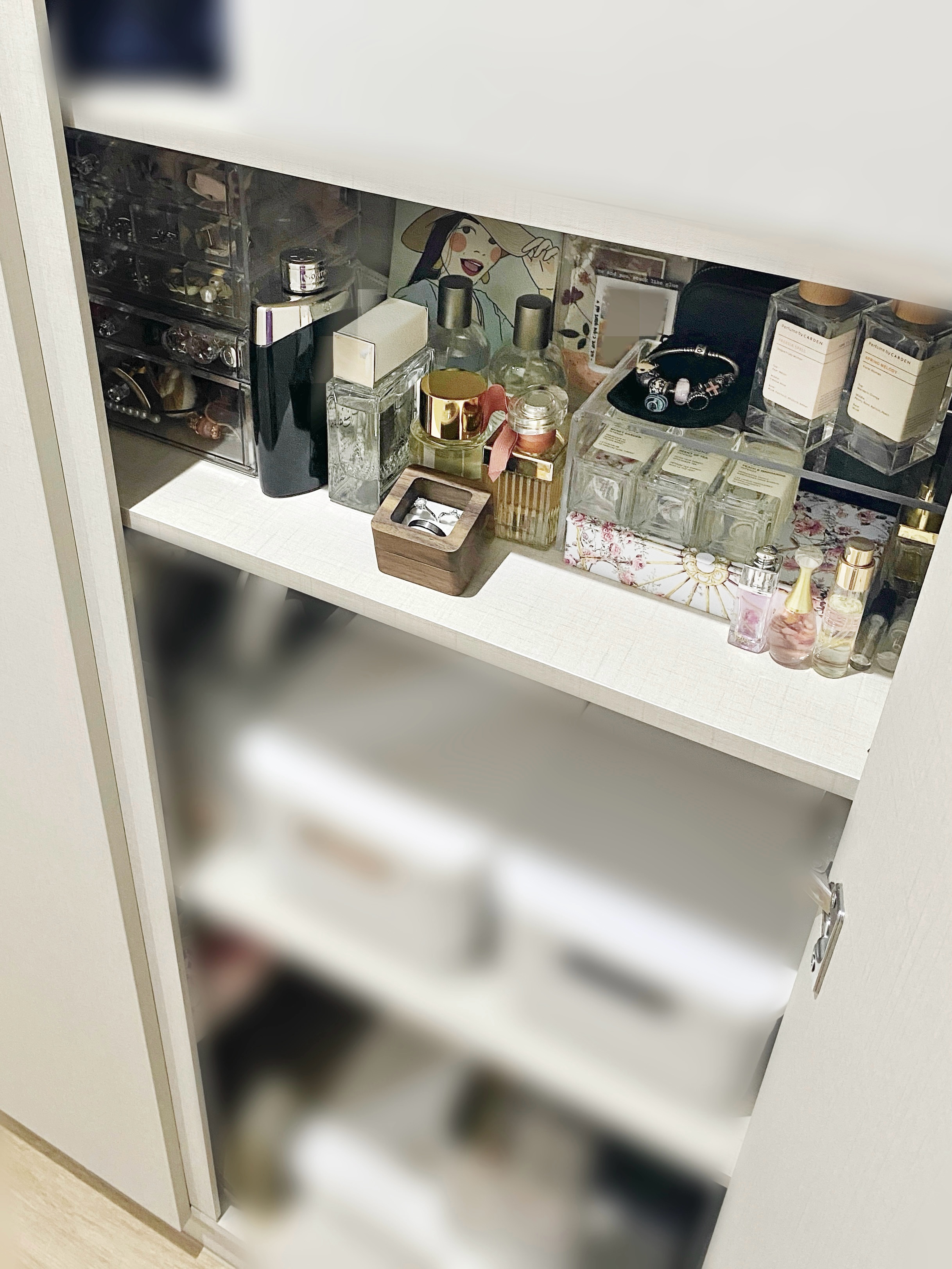 Bedroom: Maximizing Space with Platform Bed and Mini Walk in Wardrobe