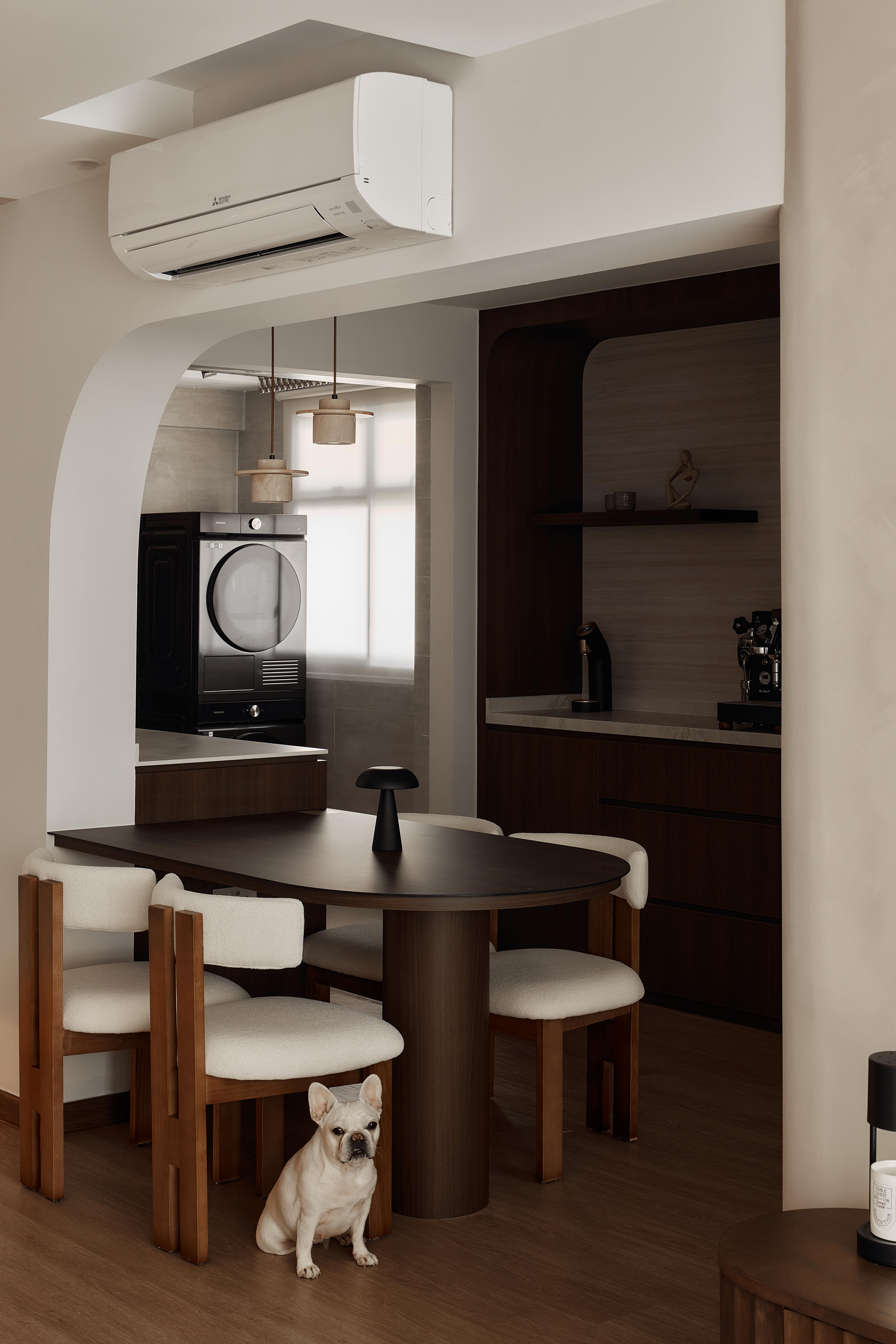 Seamless,-built-in-dining-space-designed-for-everyday-convenience