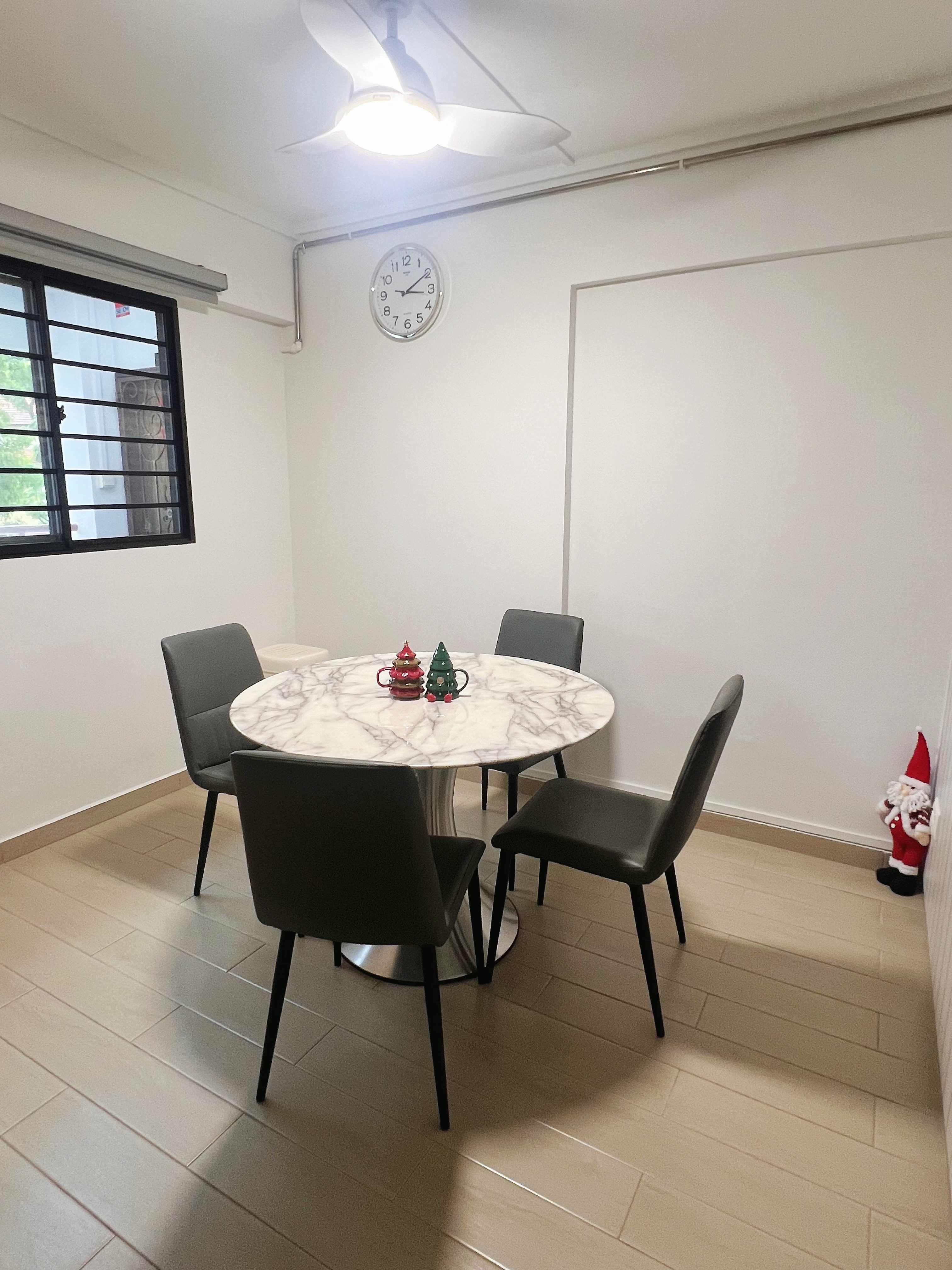 Keep-things-simple:-Grey-and-white-dining-area-