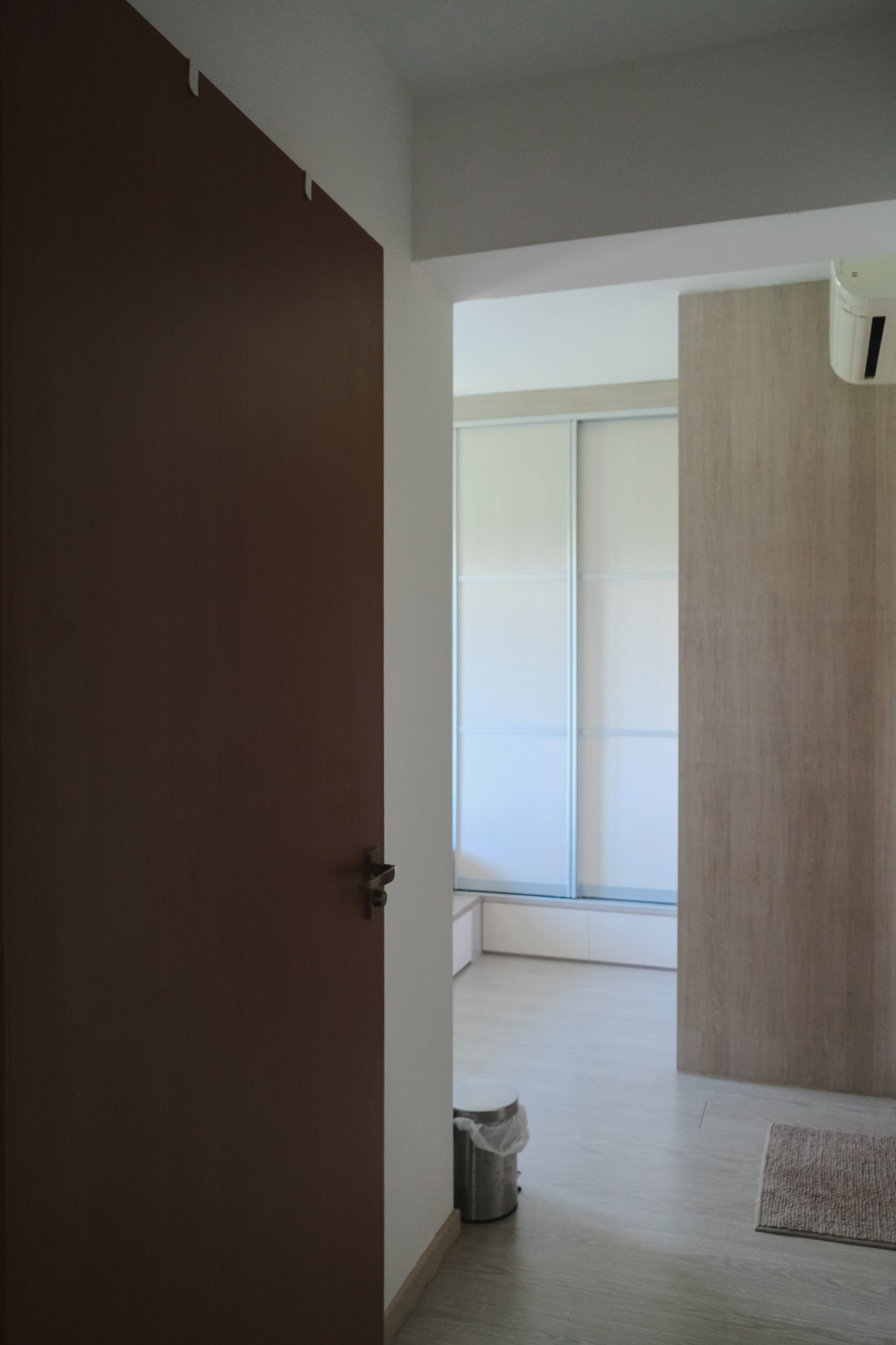 Simplicity:-A-Minimalist-Bedroom-Retreat