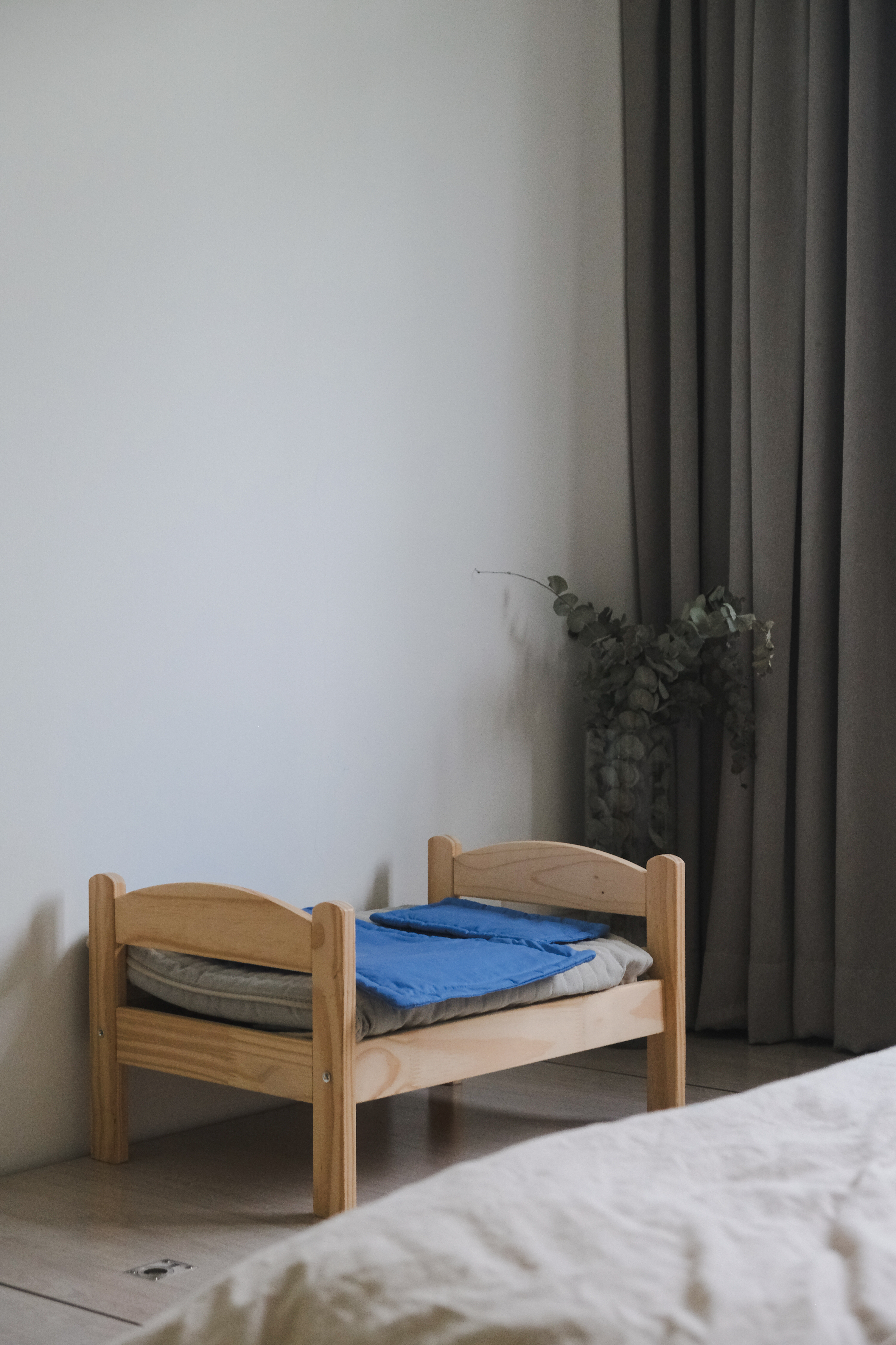 Simplicity:-A-Minimalist-Bedroom-Retreat