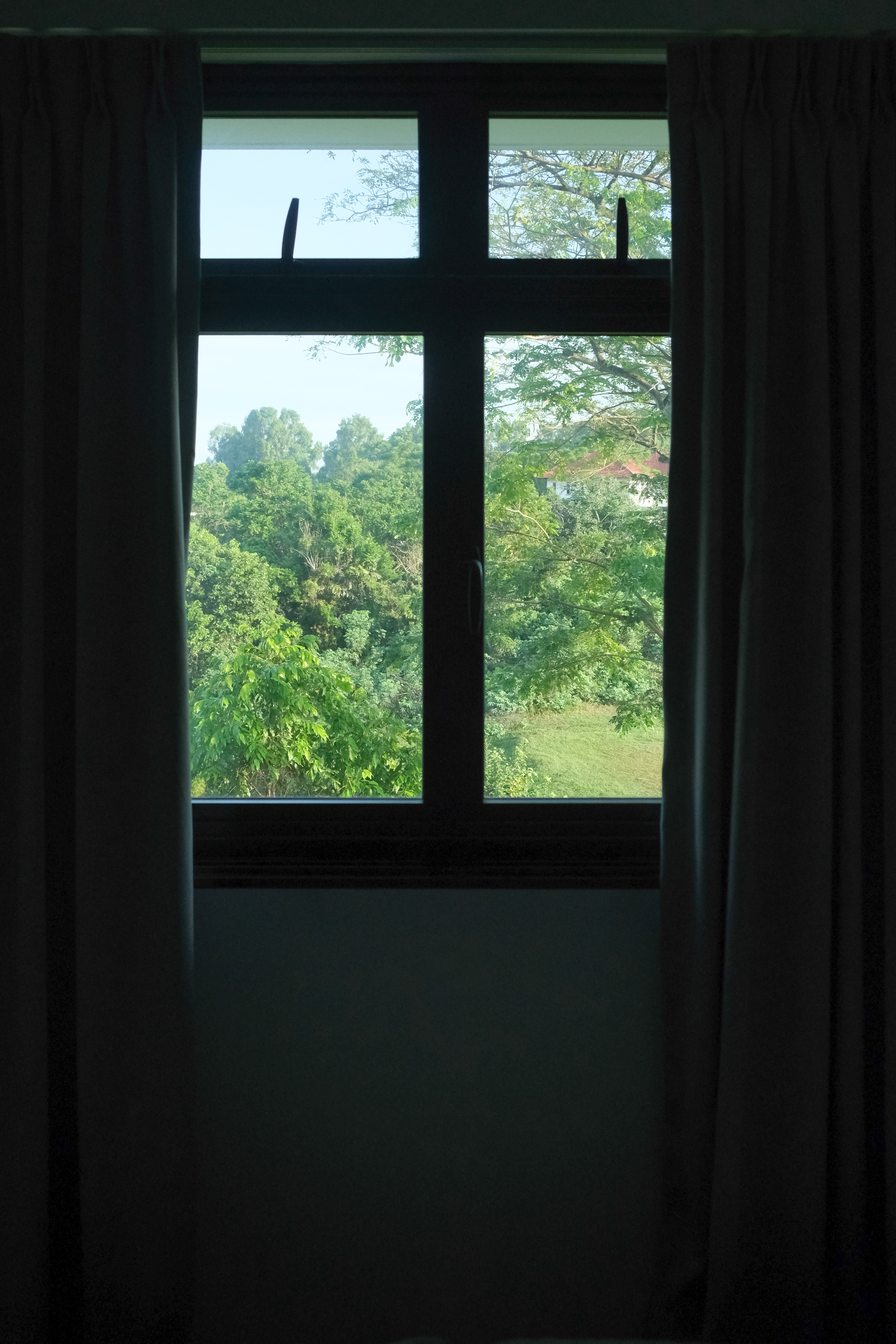 Simplicity: A Minimalist Bedroom Retreat