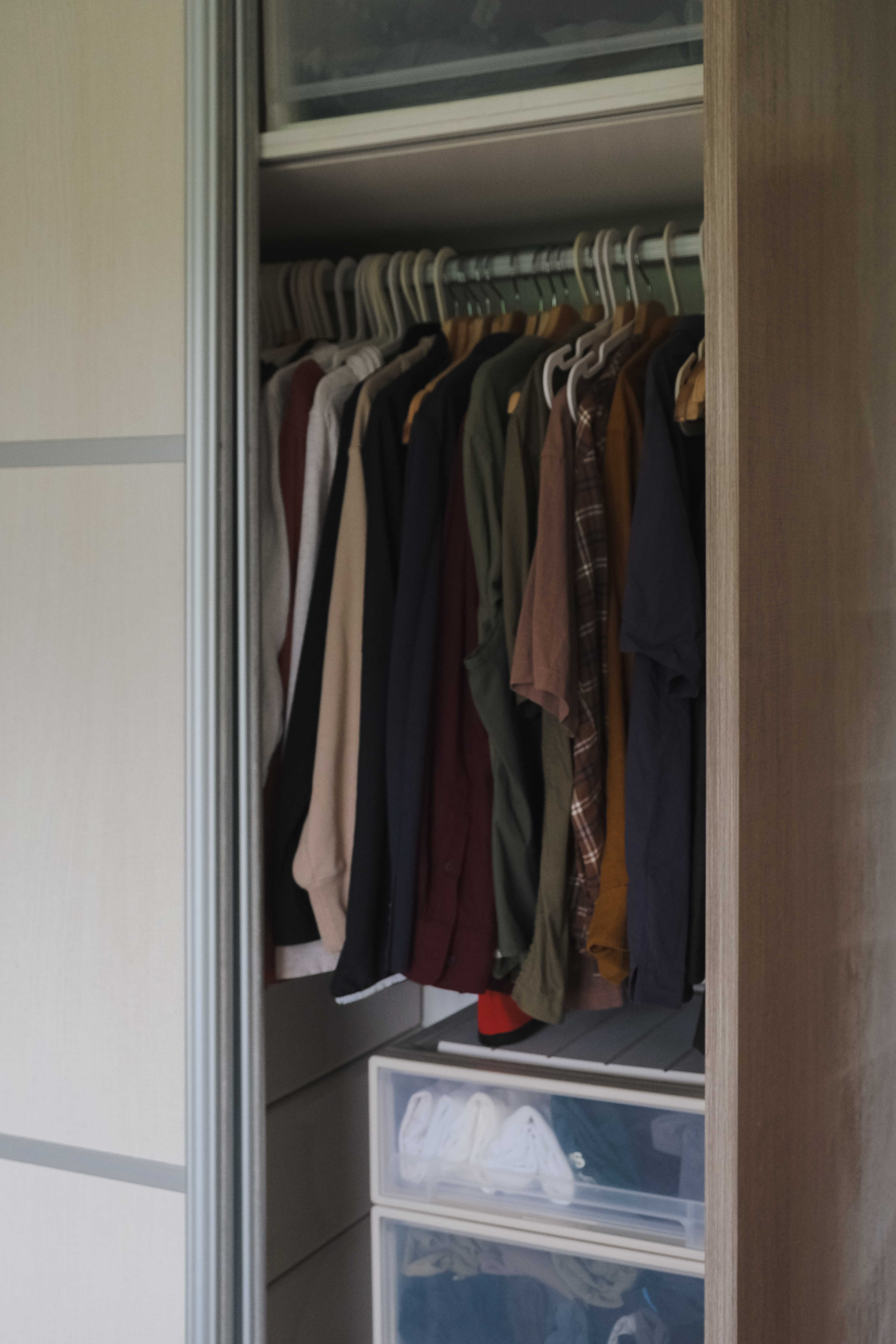 Simplicity: A Minimalist Bedroom Retreat