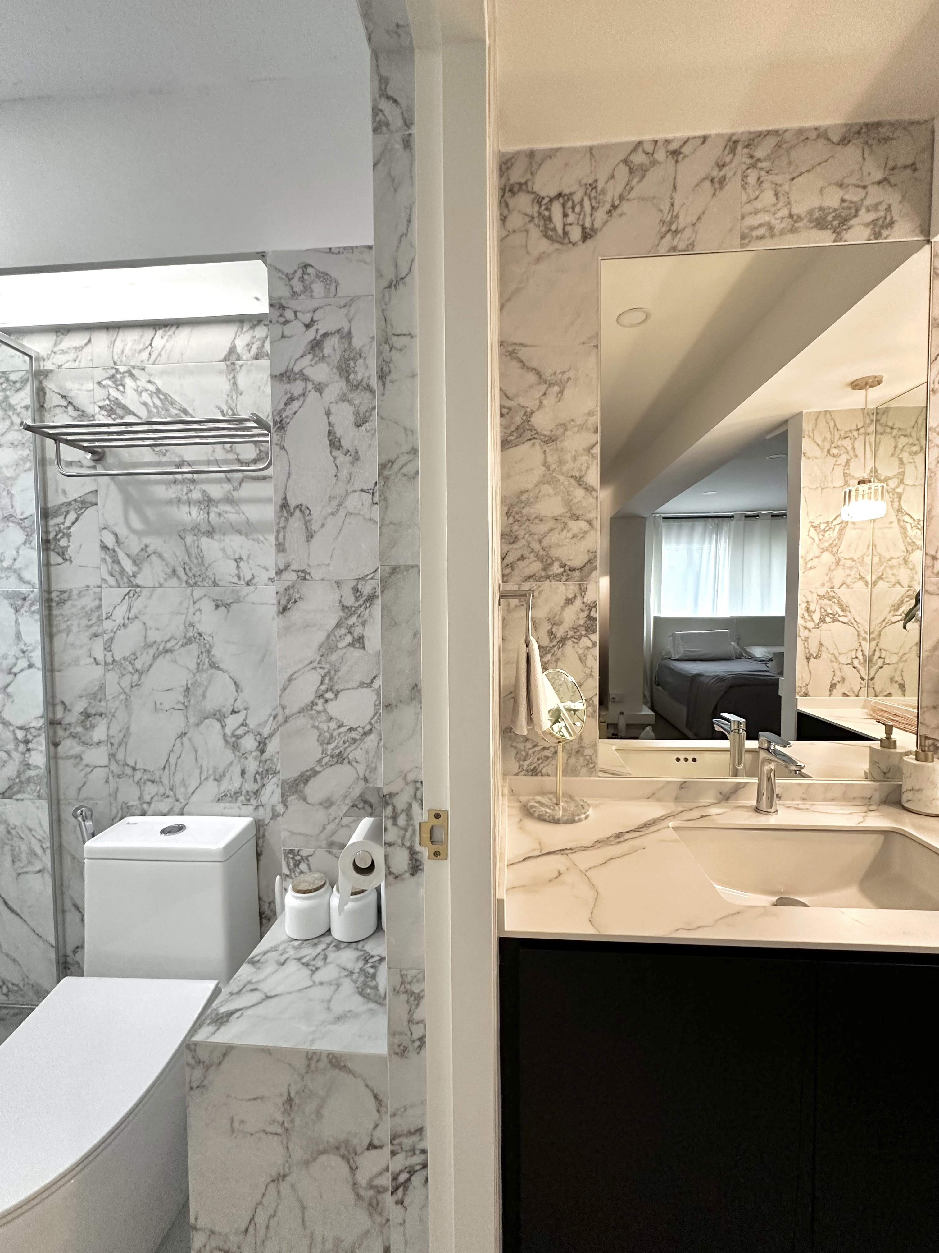 Bathroom Tour: No Washbasin, No Problem