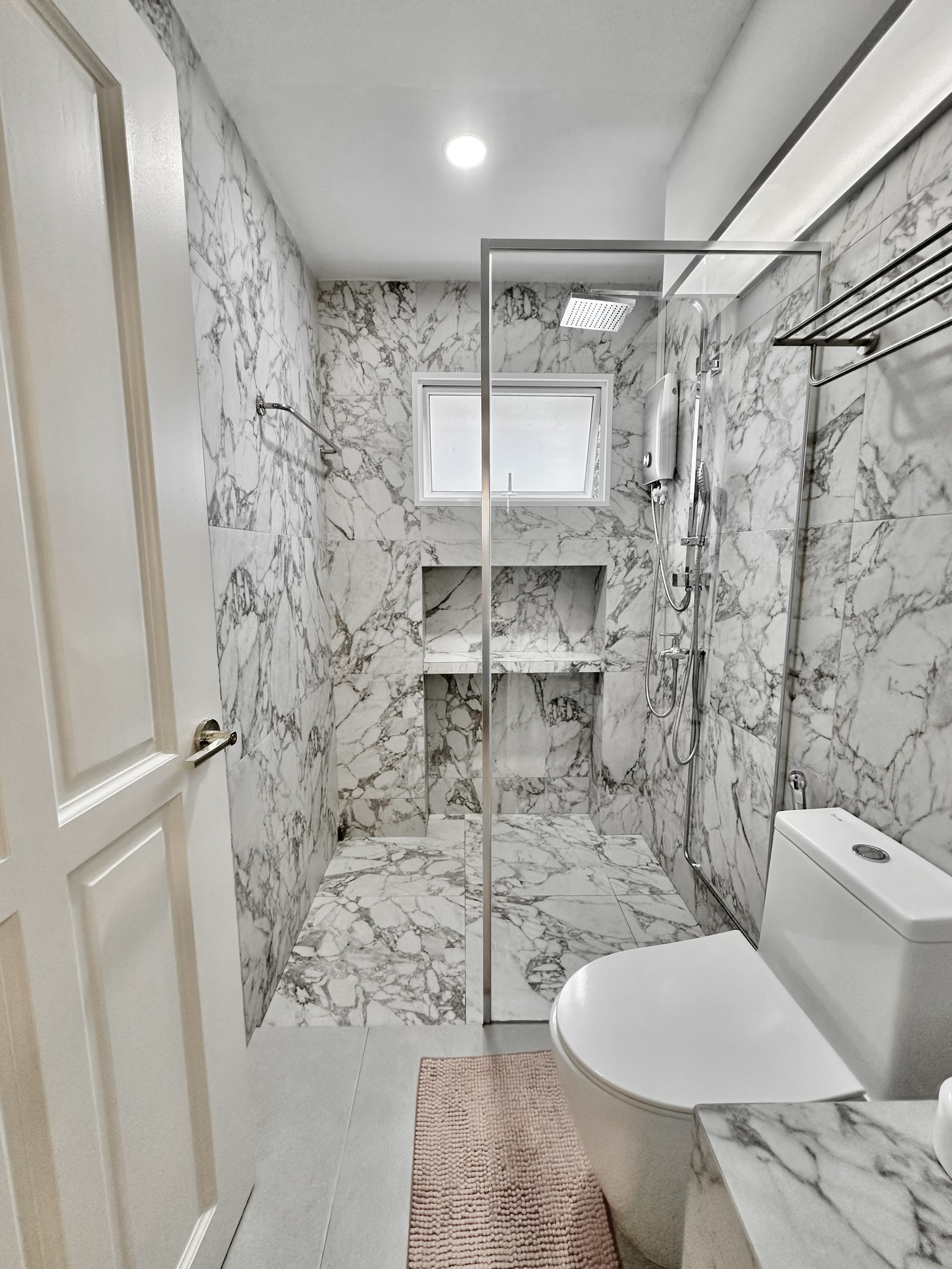 Bathroom Tour: No Washbasin, No Problem