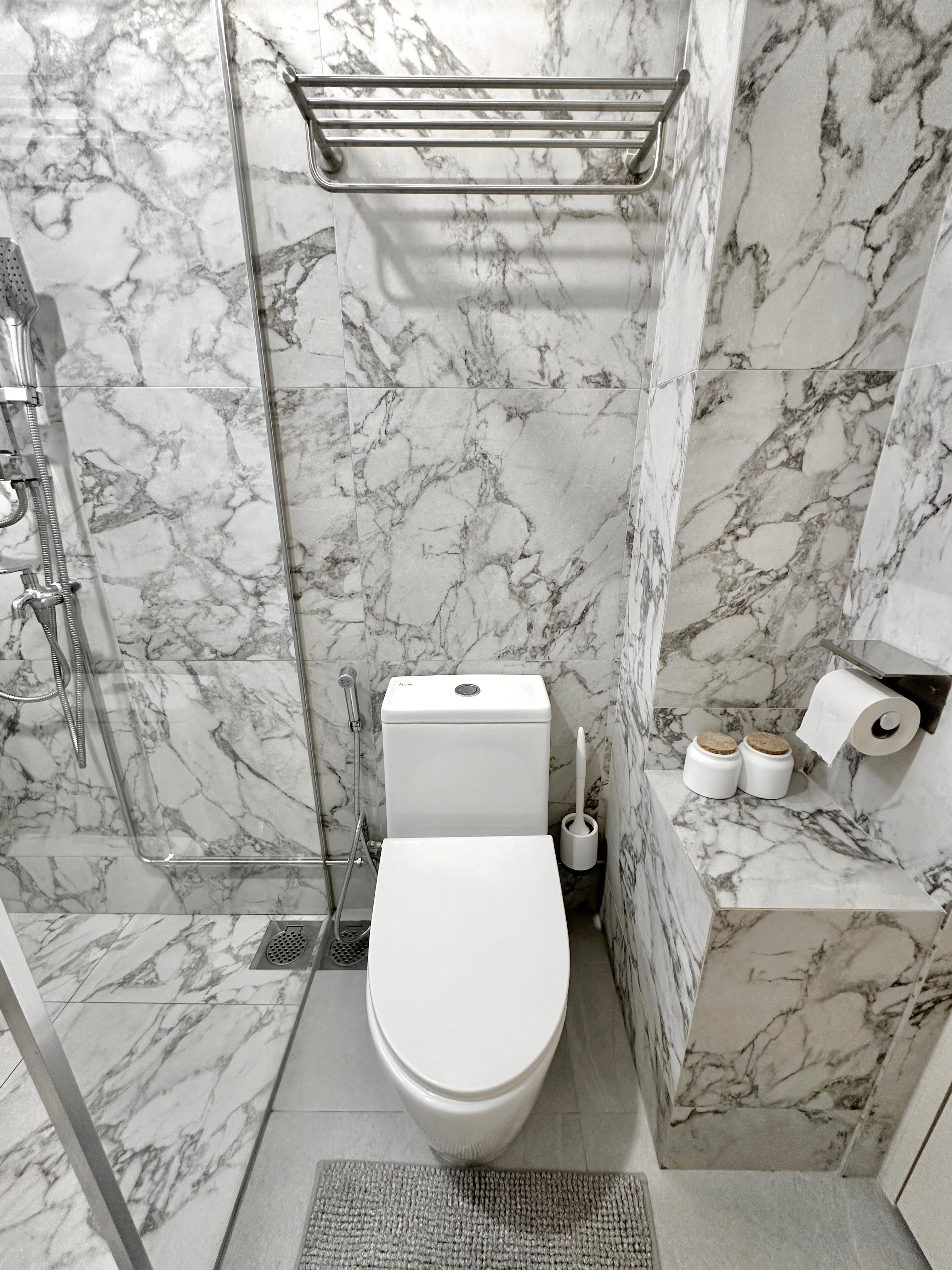 Bathroom Tour: No Washbasin, No Problem