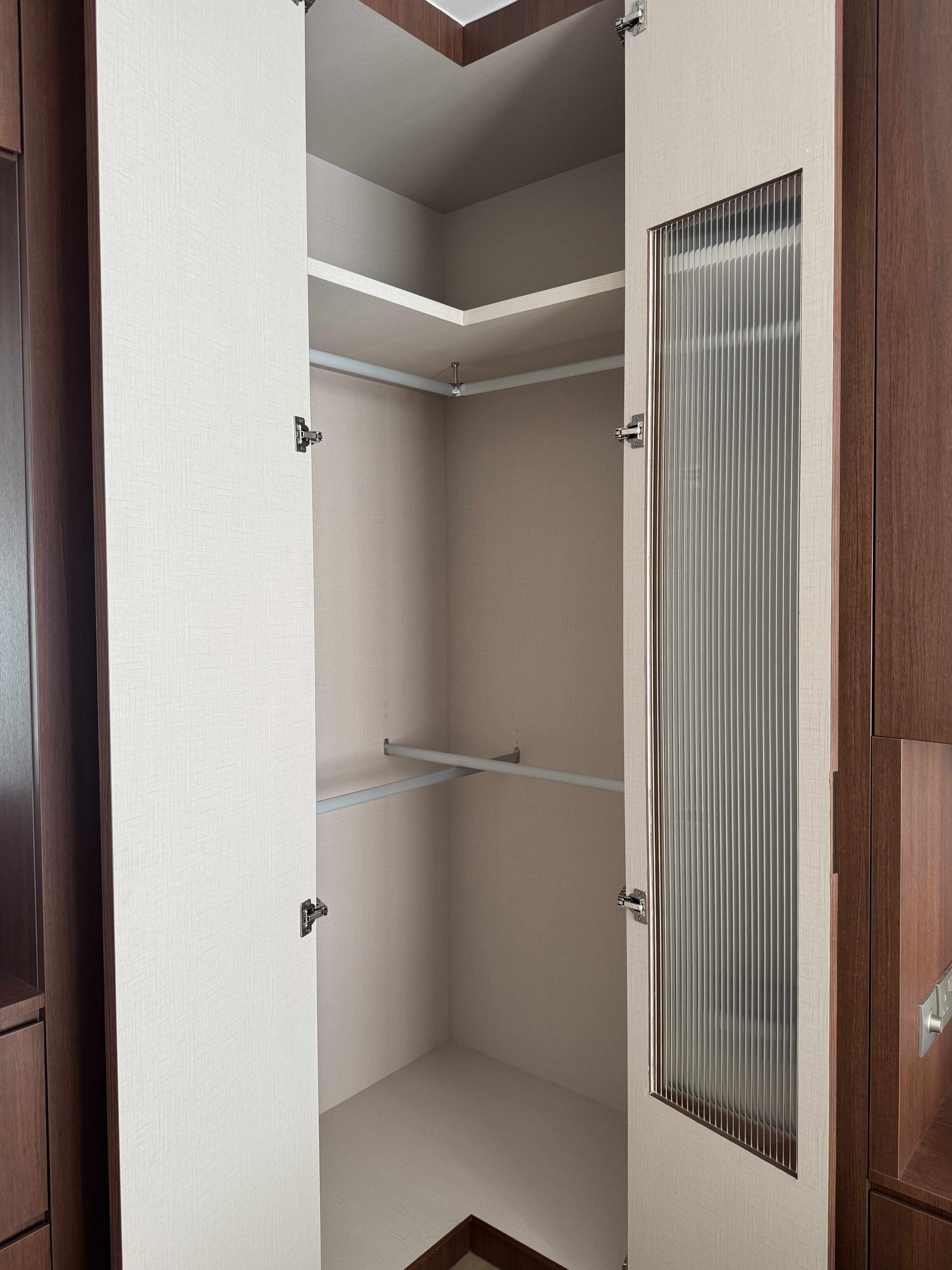 A Mid-Century Retreat: Touring Our Cosy Bedroom