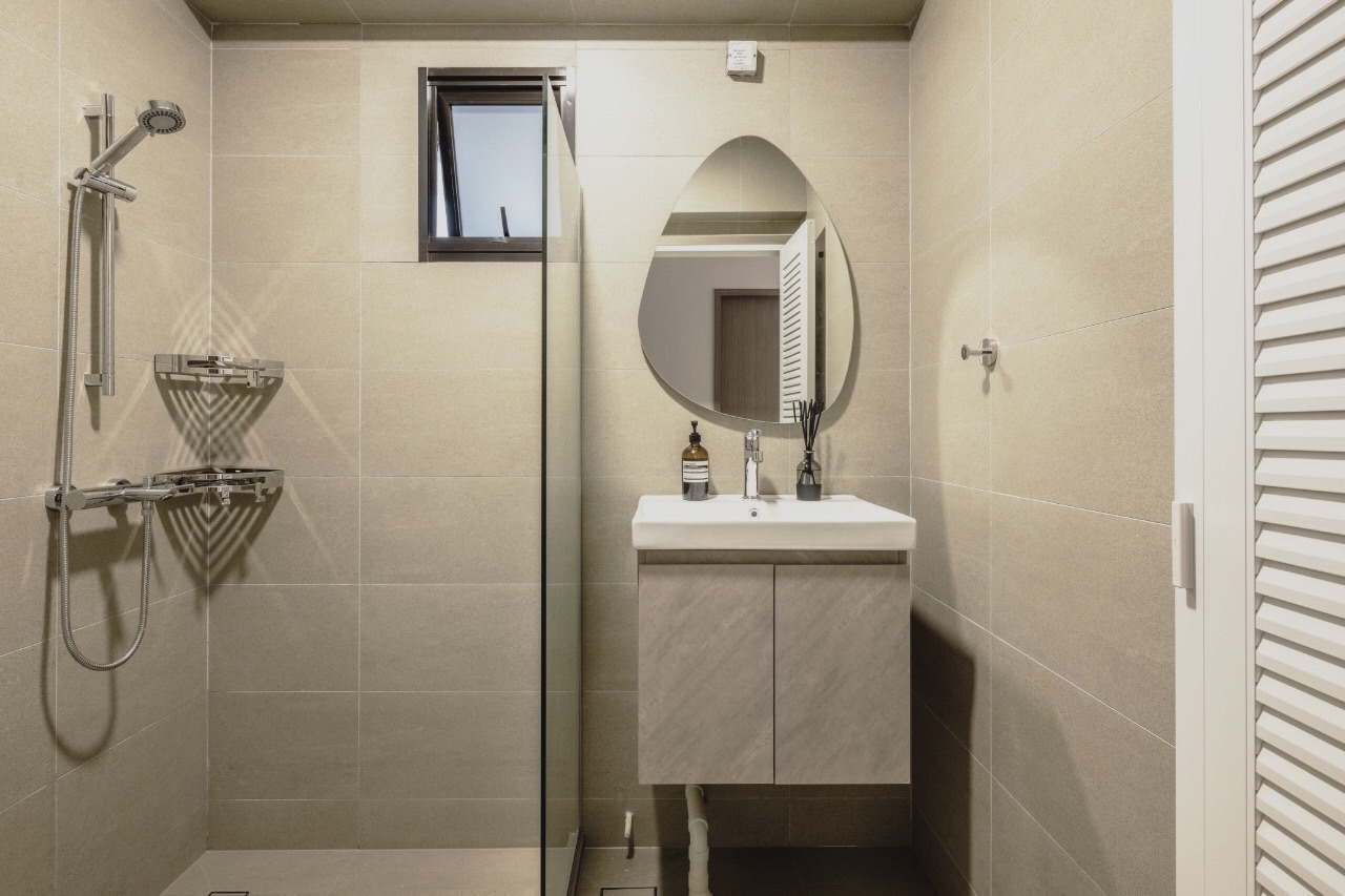 Minimalist-Bathrooms:-Simple,-Zero-Renovation,-only-built-ins.-