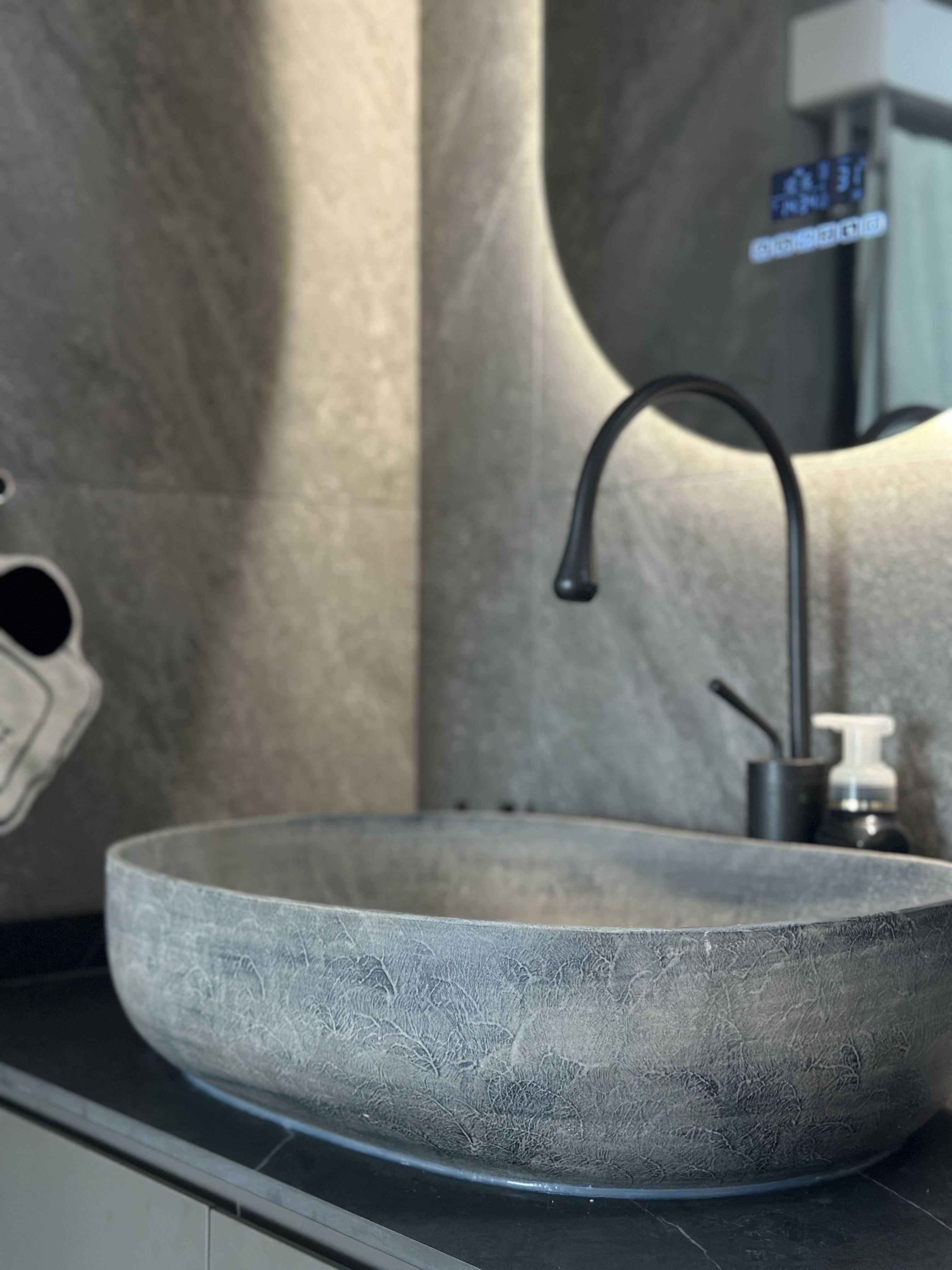 Designing-a-Hotel-Inspired-Bathroom-for-a-Luxurious-Experience