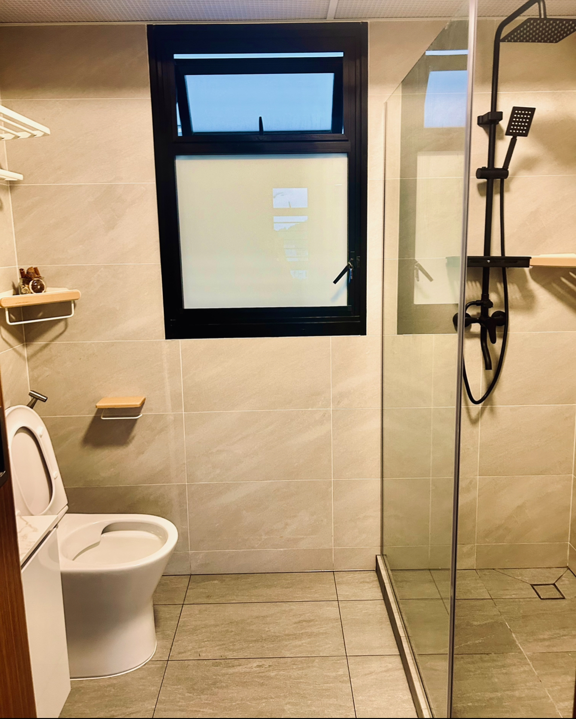 From-Bland-to-Chic:-A-Minimalist-Bathroom-Renovation-on-a-Budget