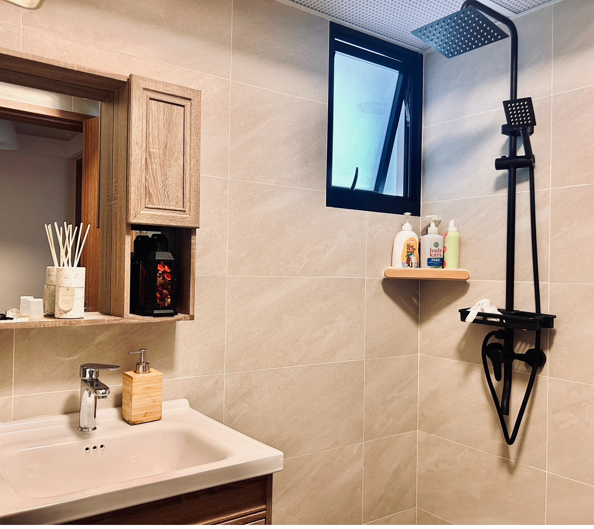 From-Bland-to-Chic:-A-Minimalist-Bathroom-Renovation-on-a-Budget