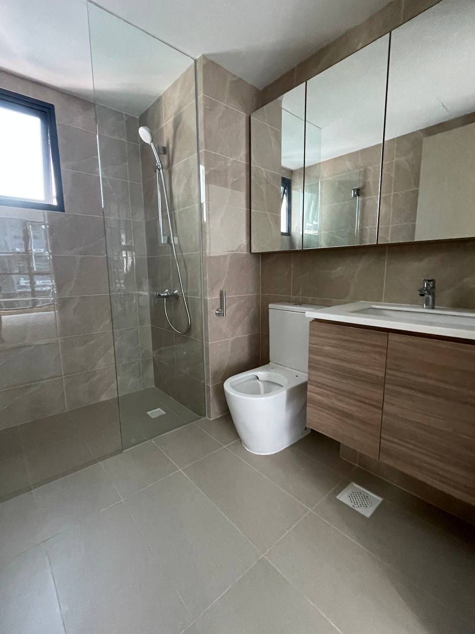 From Functional to Fabulous: My Minimalist Bathroom Transformation