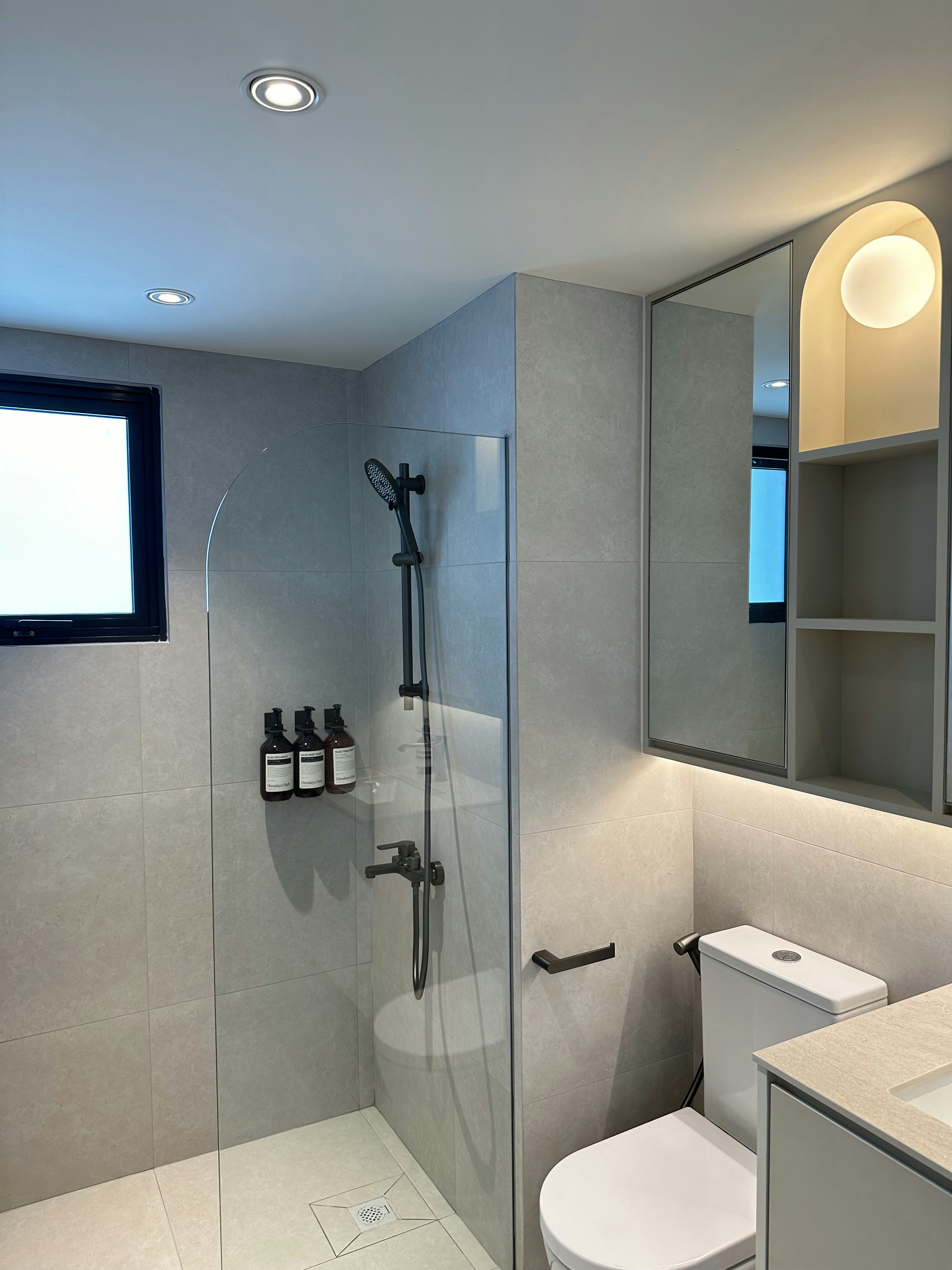 From-Functional-to-Fabulous:-My-Minimalist-Bathroom-Transformation
