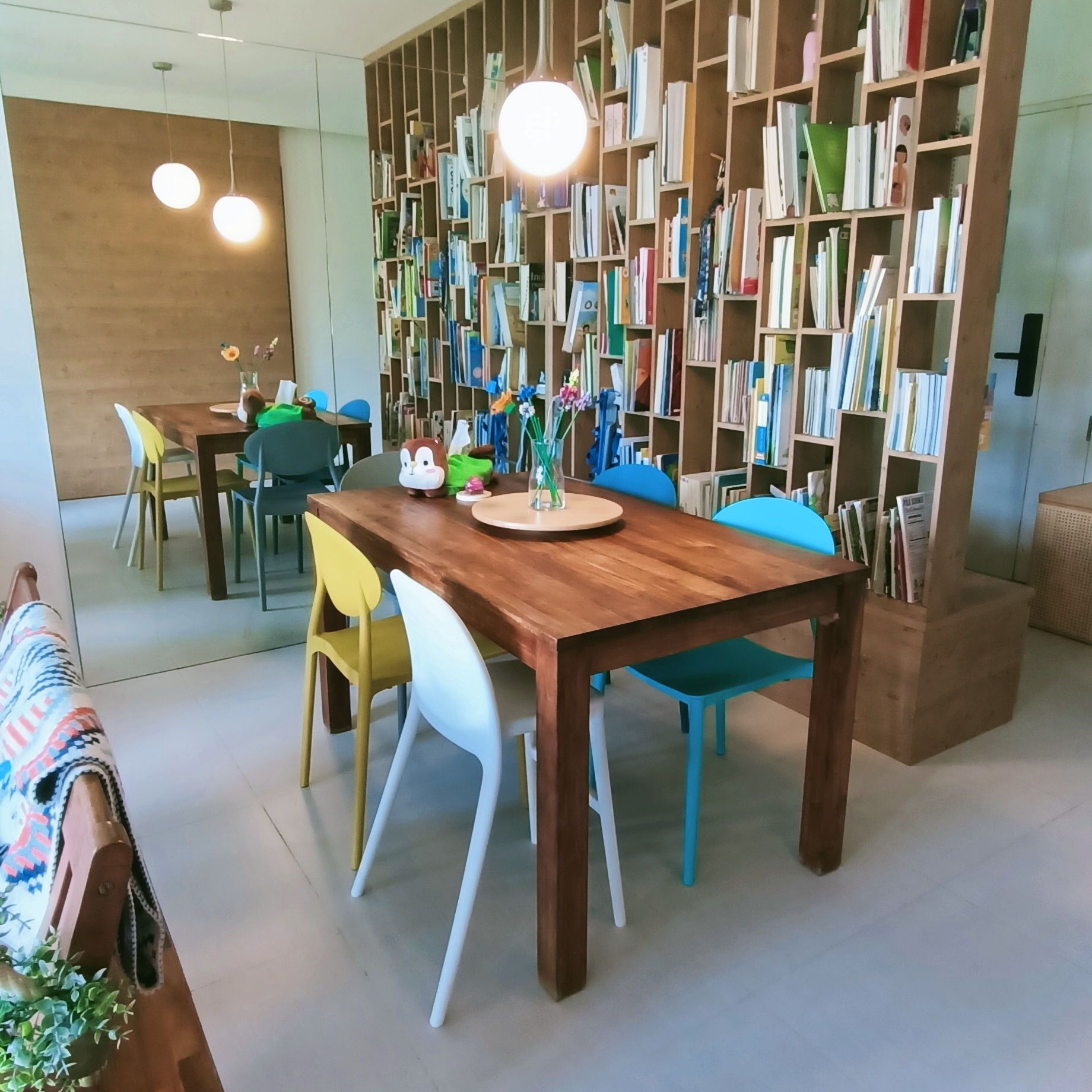 Simple-and-Timeless-Dining-Area