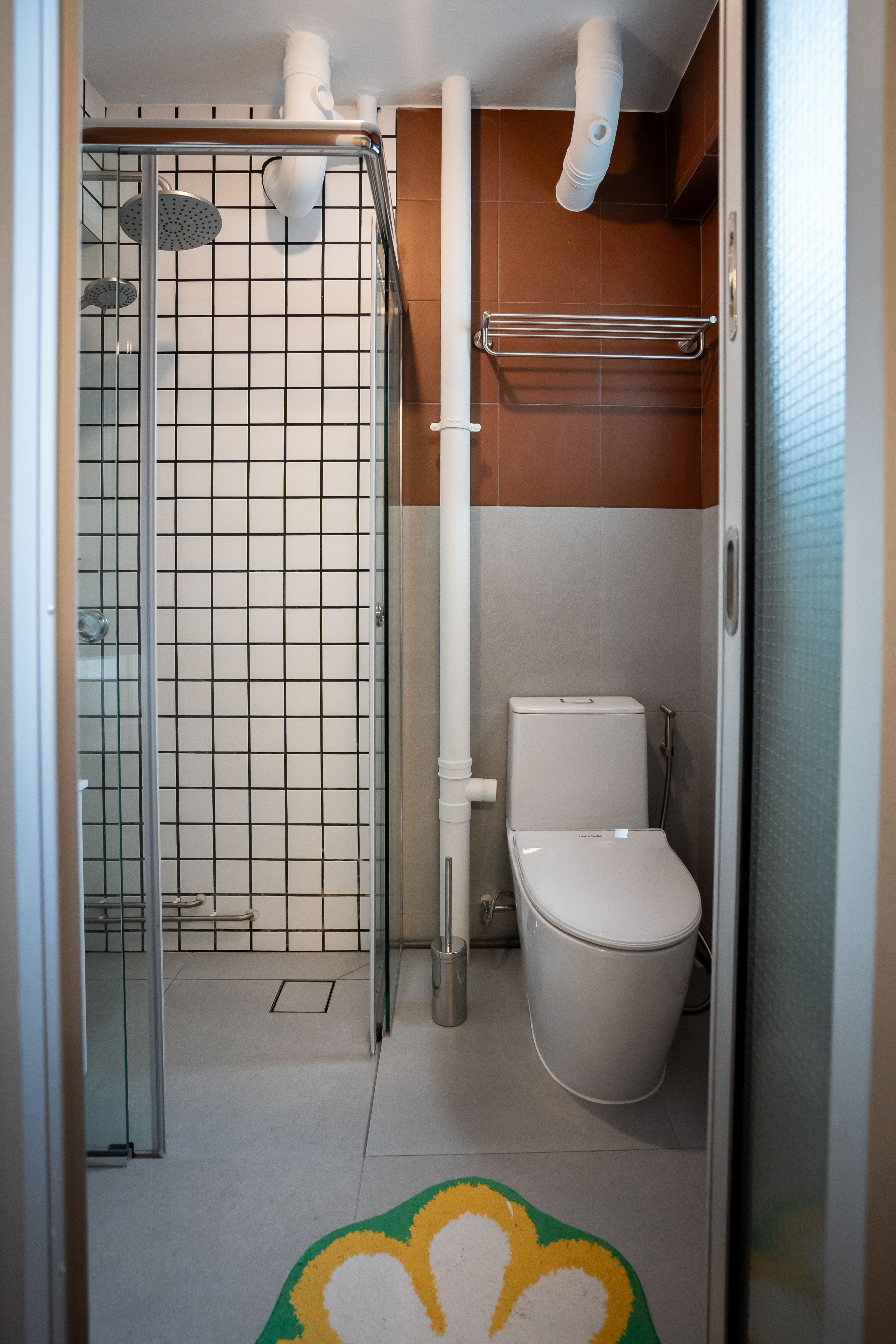 Tiny bathroom that's big on style