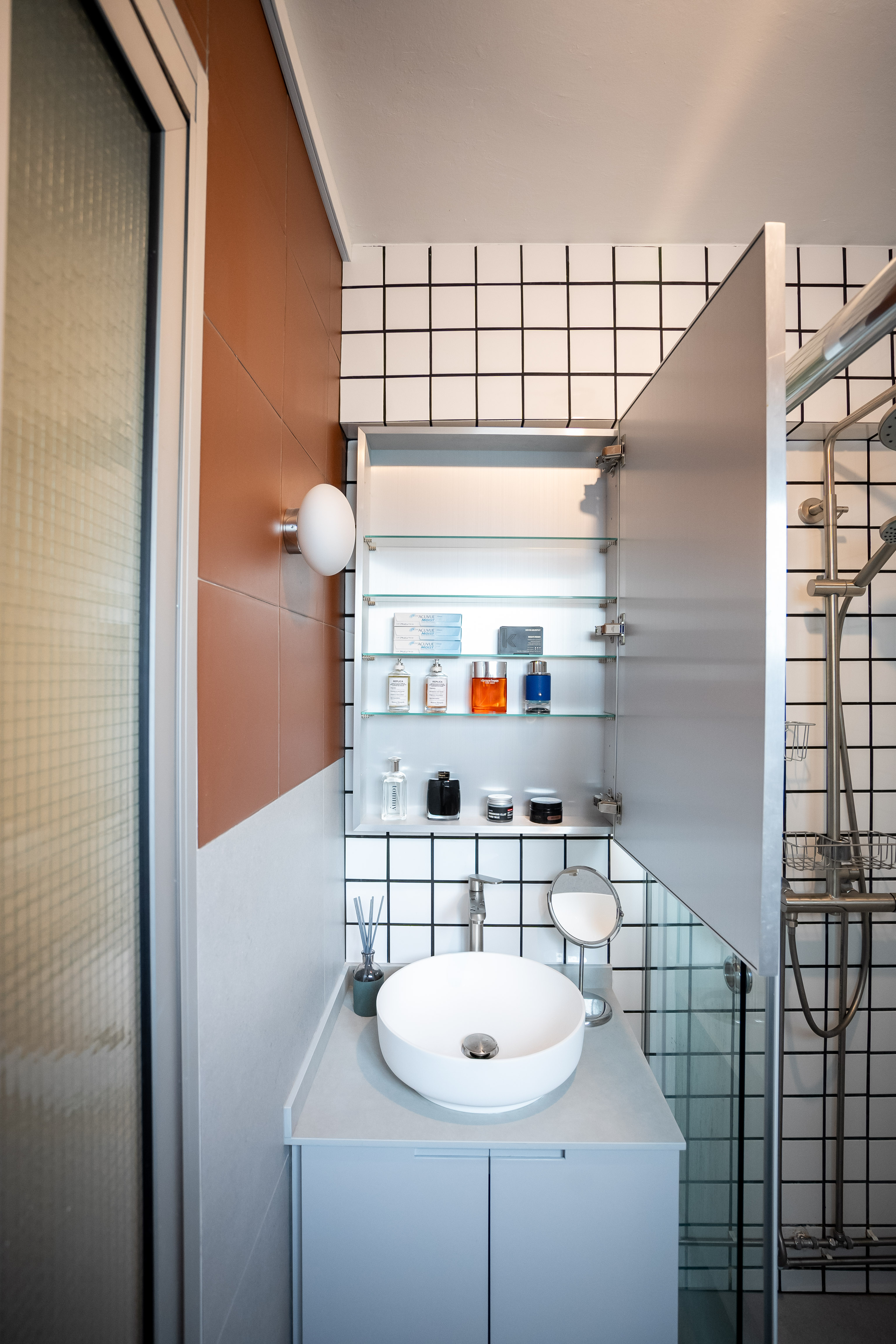 Tiny bathroom that's big on style