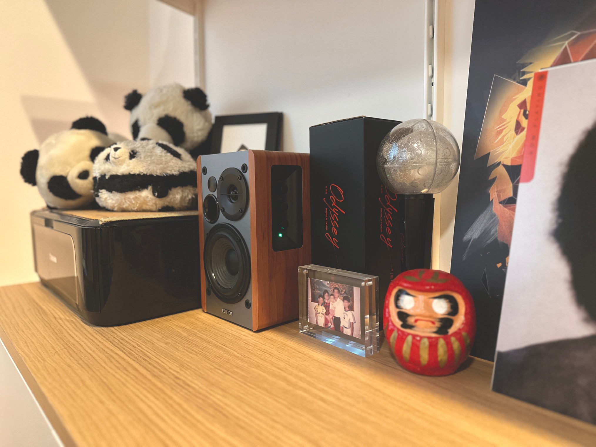 A Bookworm's Dream: A Cosy & Warm No Built-in Clutter-Free Study!