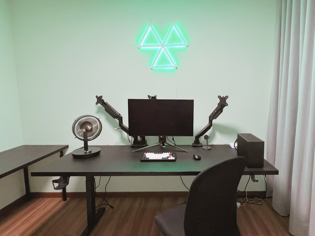 Home Workspace | Green and Relaxing | 5rm BTO in Tampines