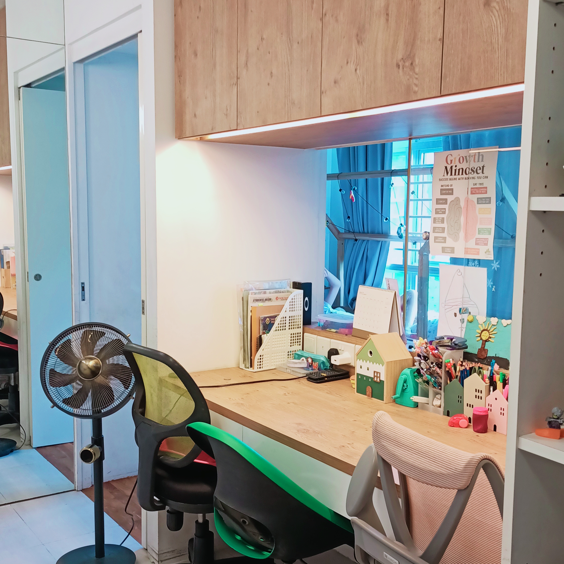 From-Zero-to-Wow:-Carving-a-Common-Workspace-in-the-Room-Corridor