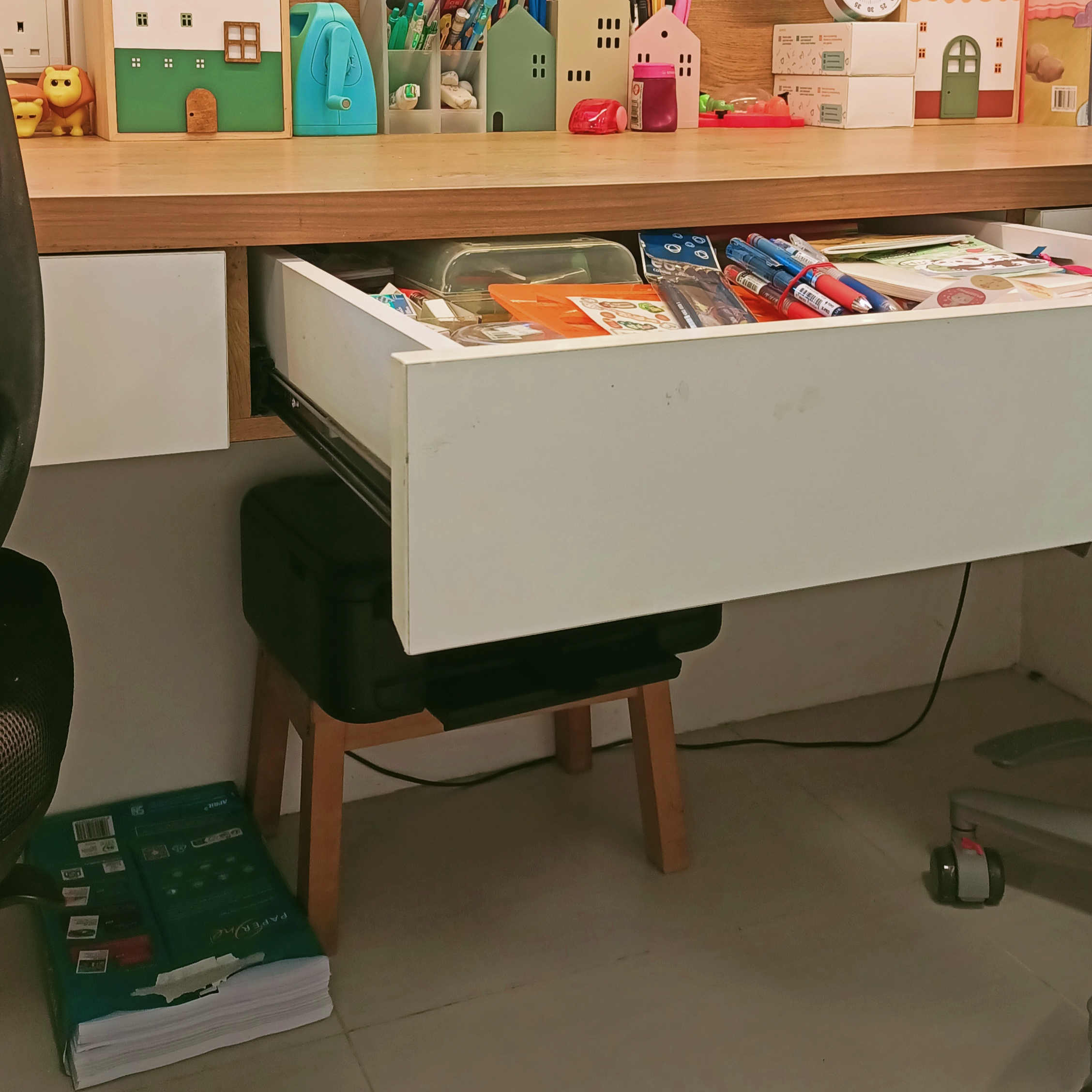 From Zero to Wow: Carving a Common Workspace in the Room Corridor