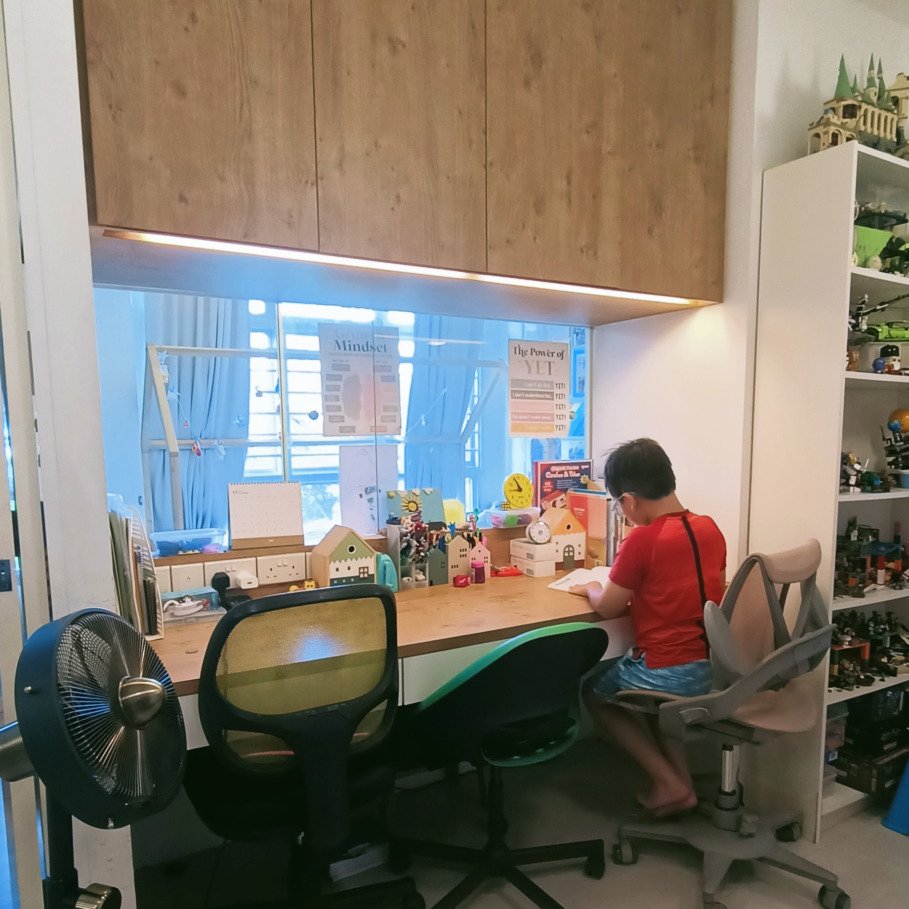 From Zero to Wow: Carving a Common Workspace in the Room Corridor