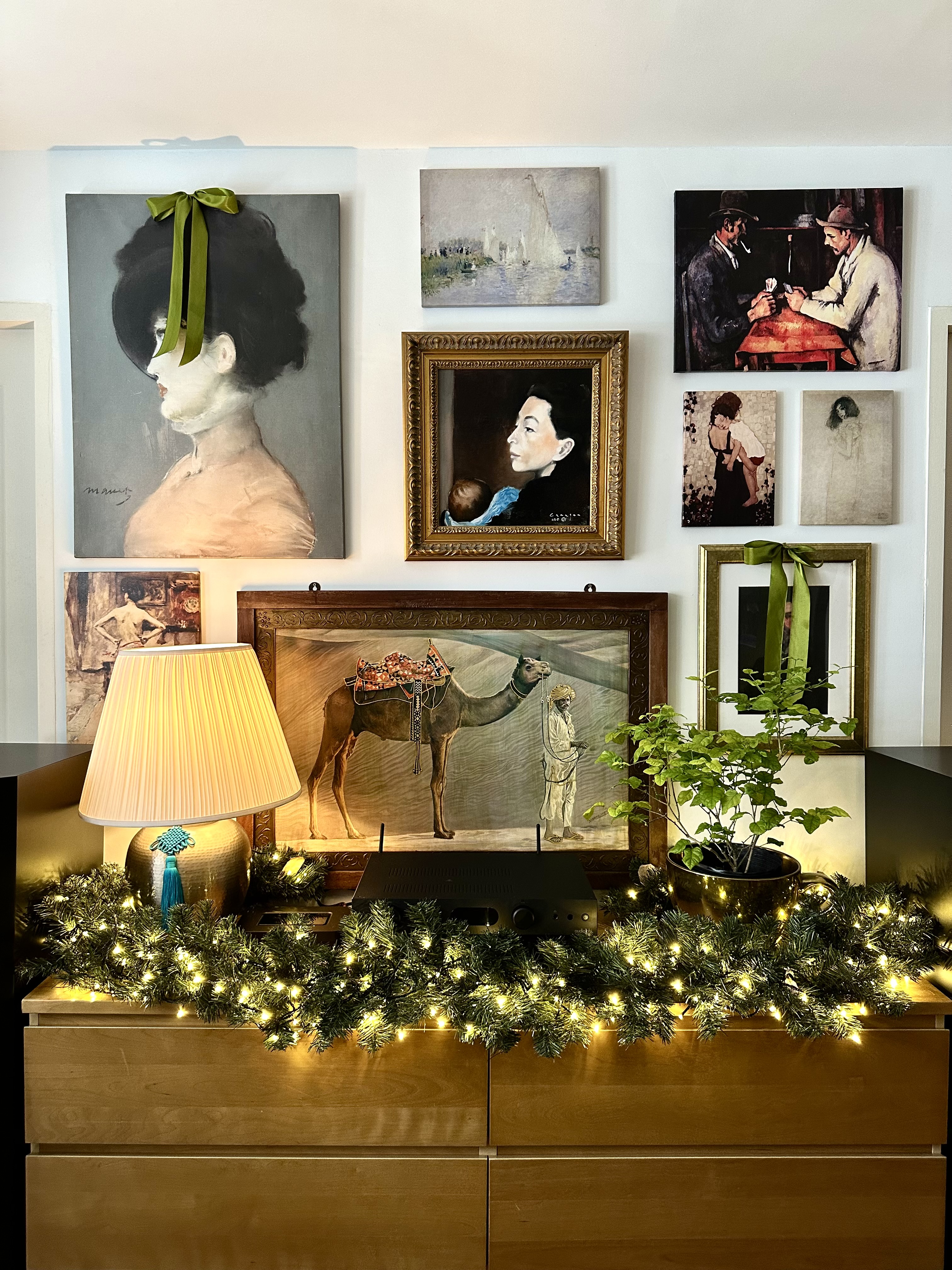 🎅🏼 Ho Ho Home: A Peek Inside Our Seasonal Christmas Decor 🎄