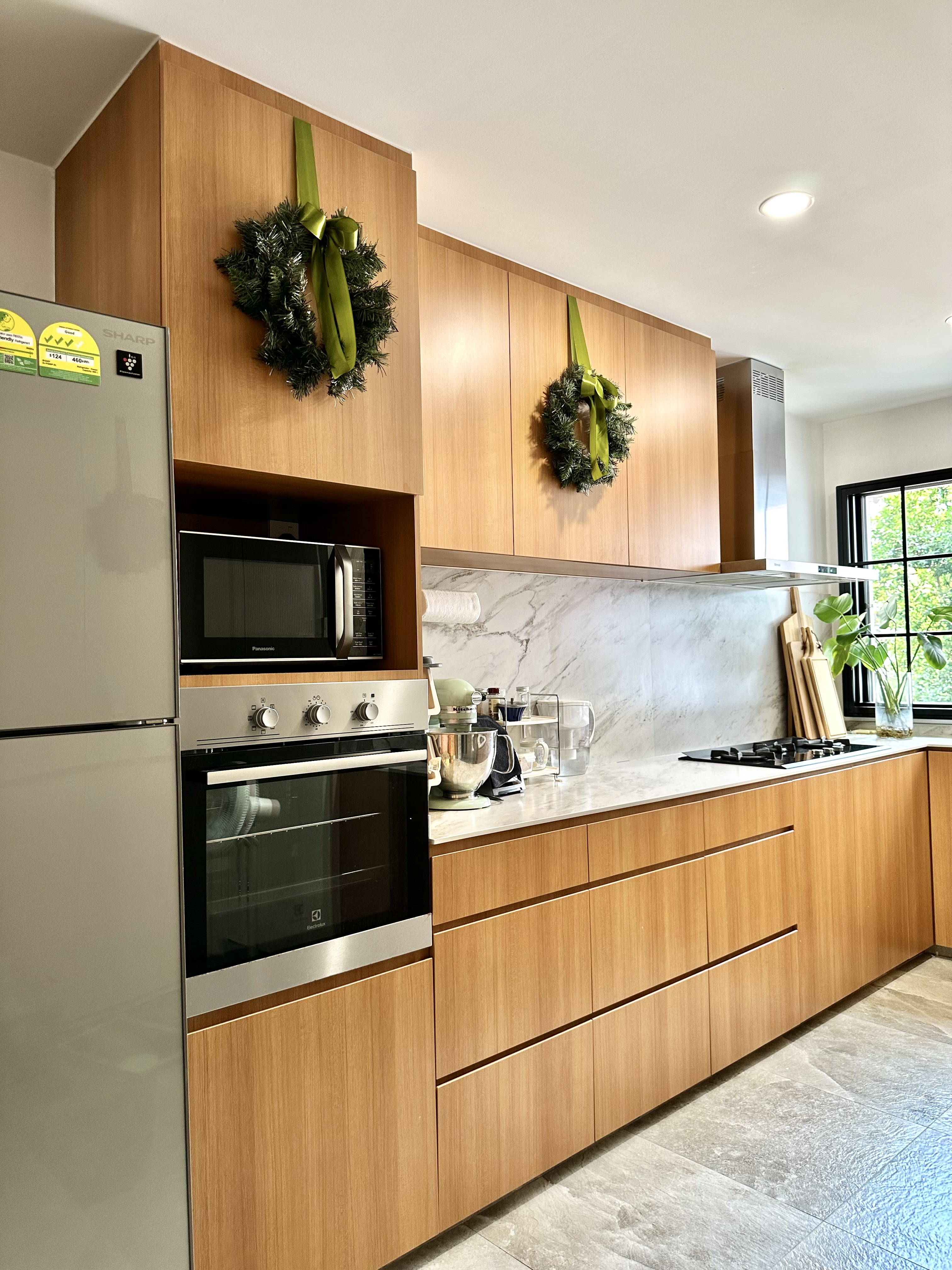 🎅🏼 Ho Ho Home: A Peek Inside Our Seasonal Christmas Decor 🎄