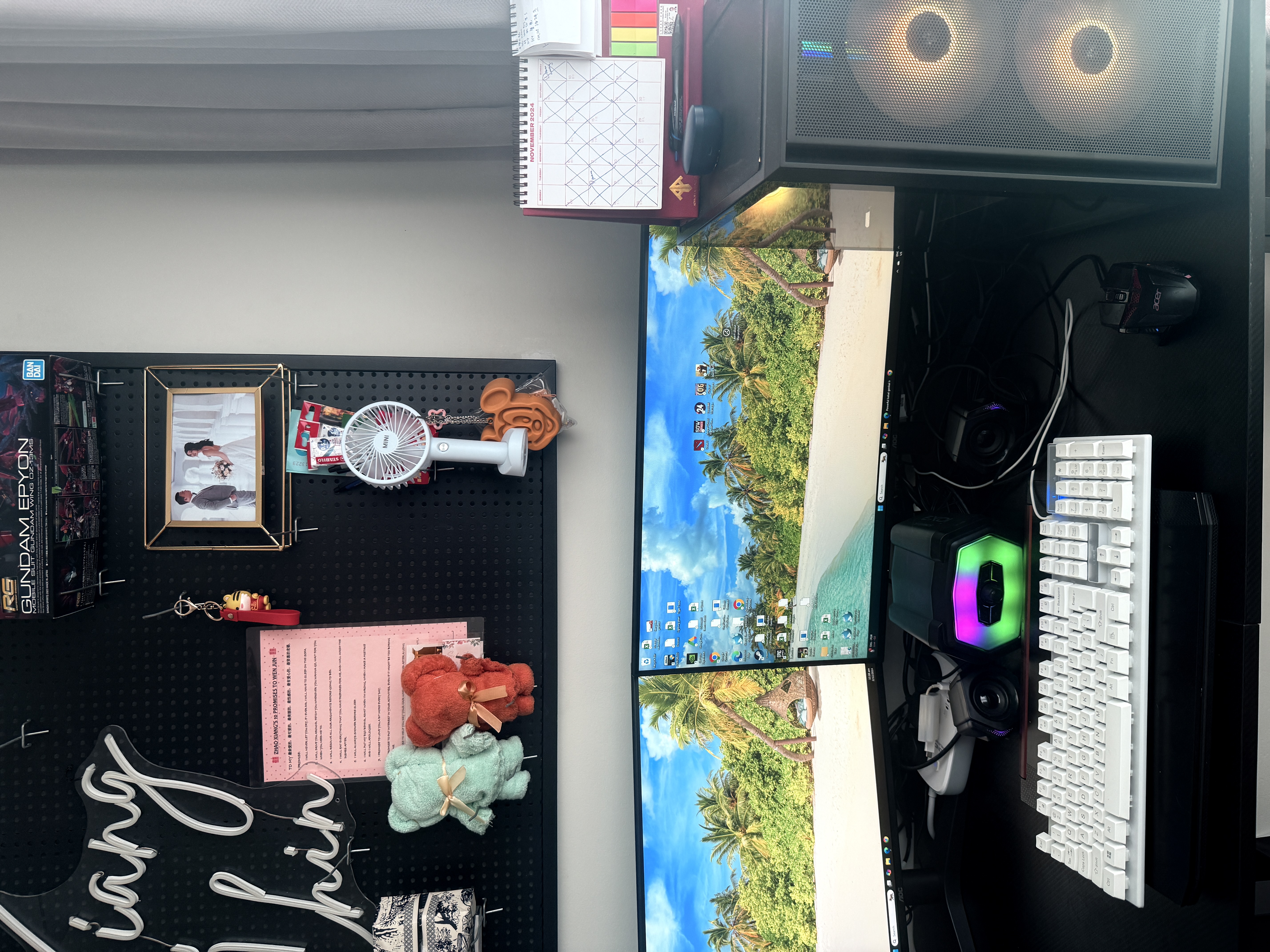 A room for gaming and work