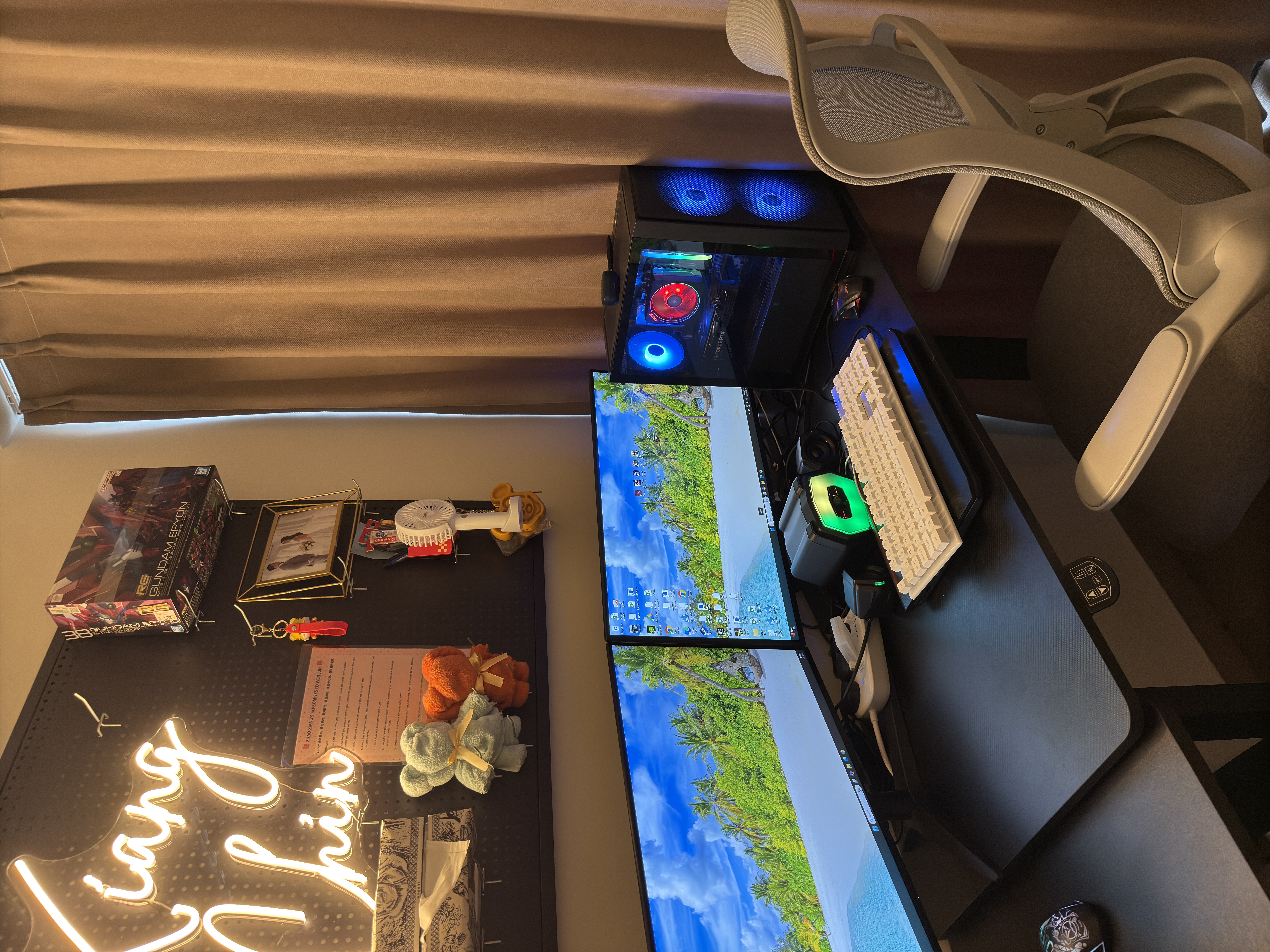 A room for gaming and work