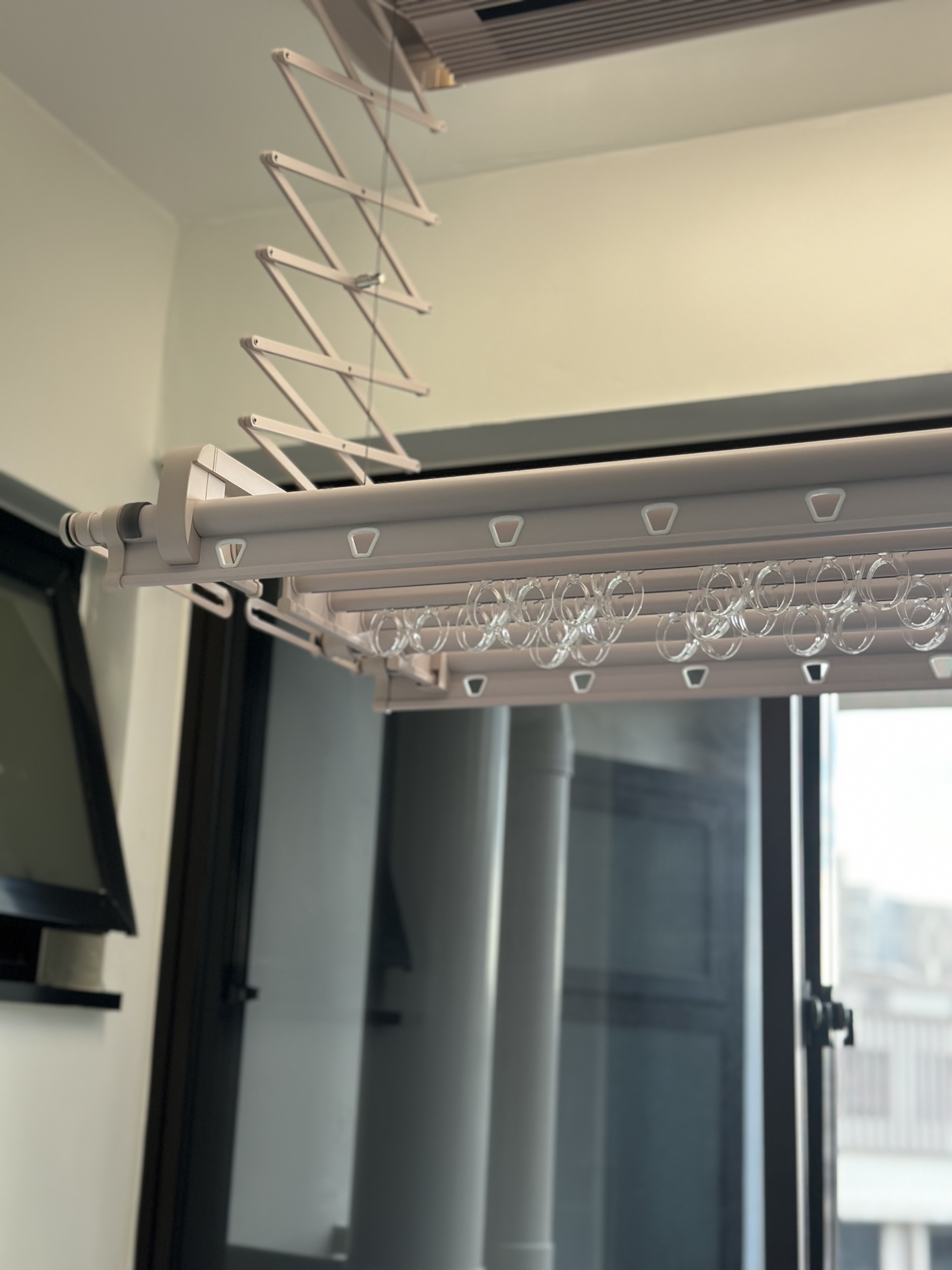 Simple and functional service yard in Tengah