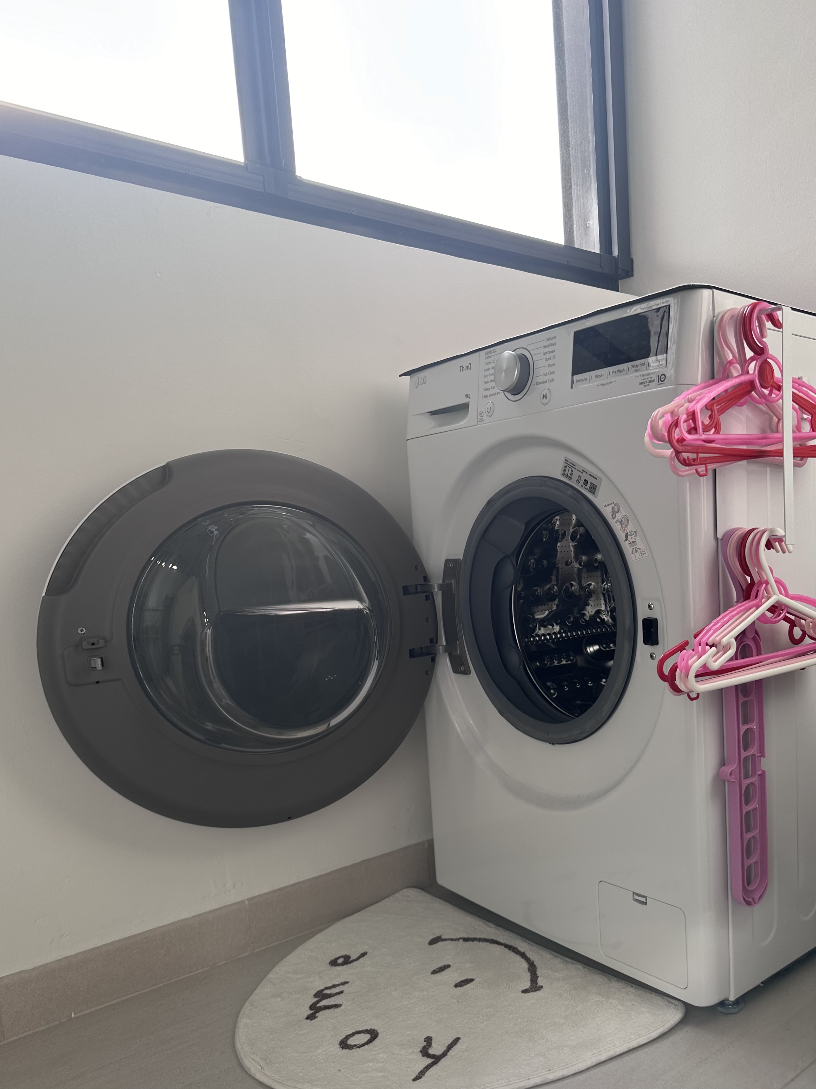 Simple and functional service yard in Tengah