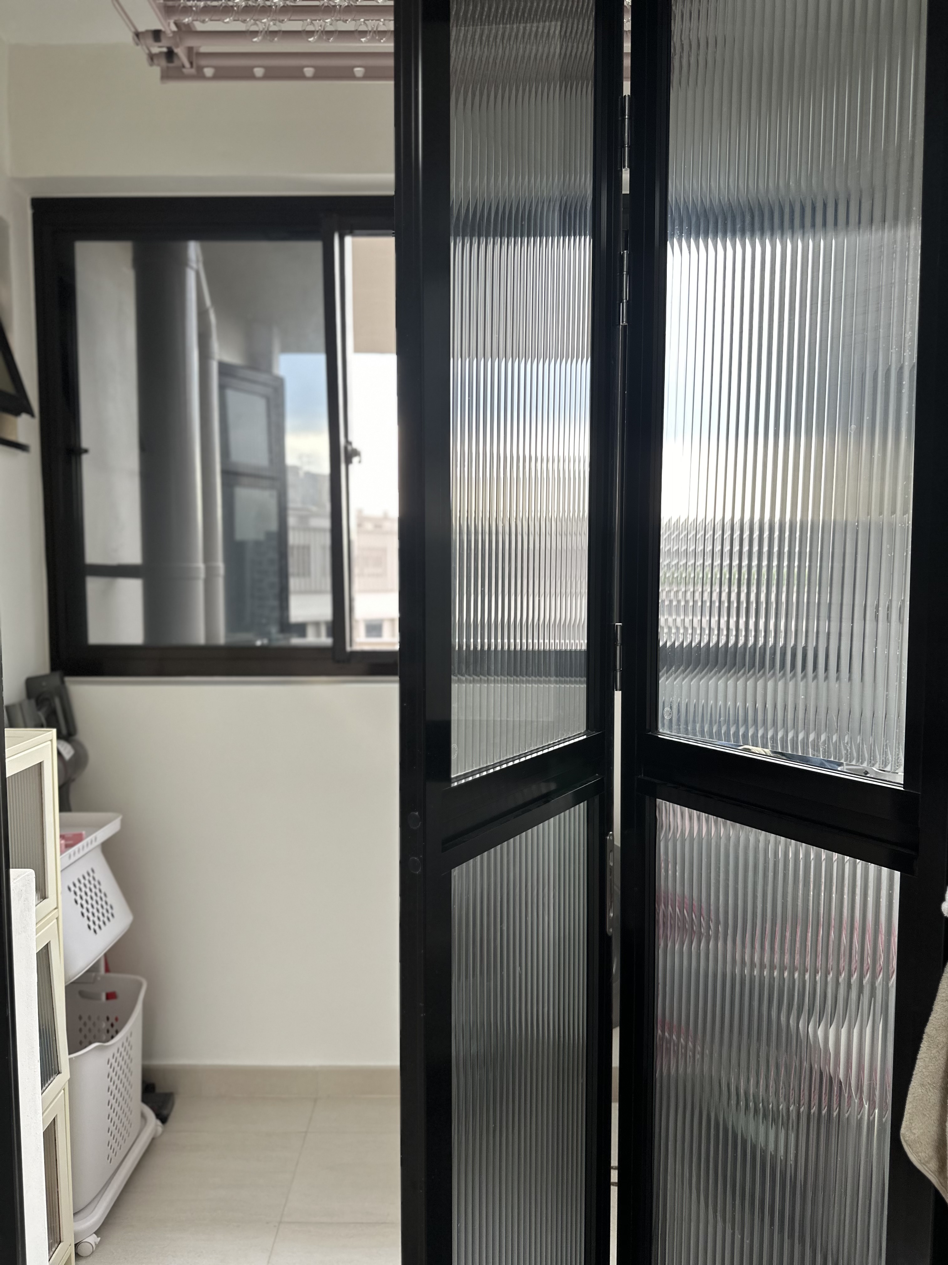 Simple and functional service yard in Tengah