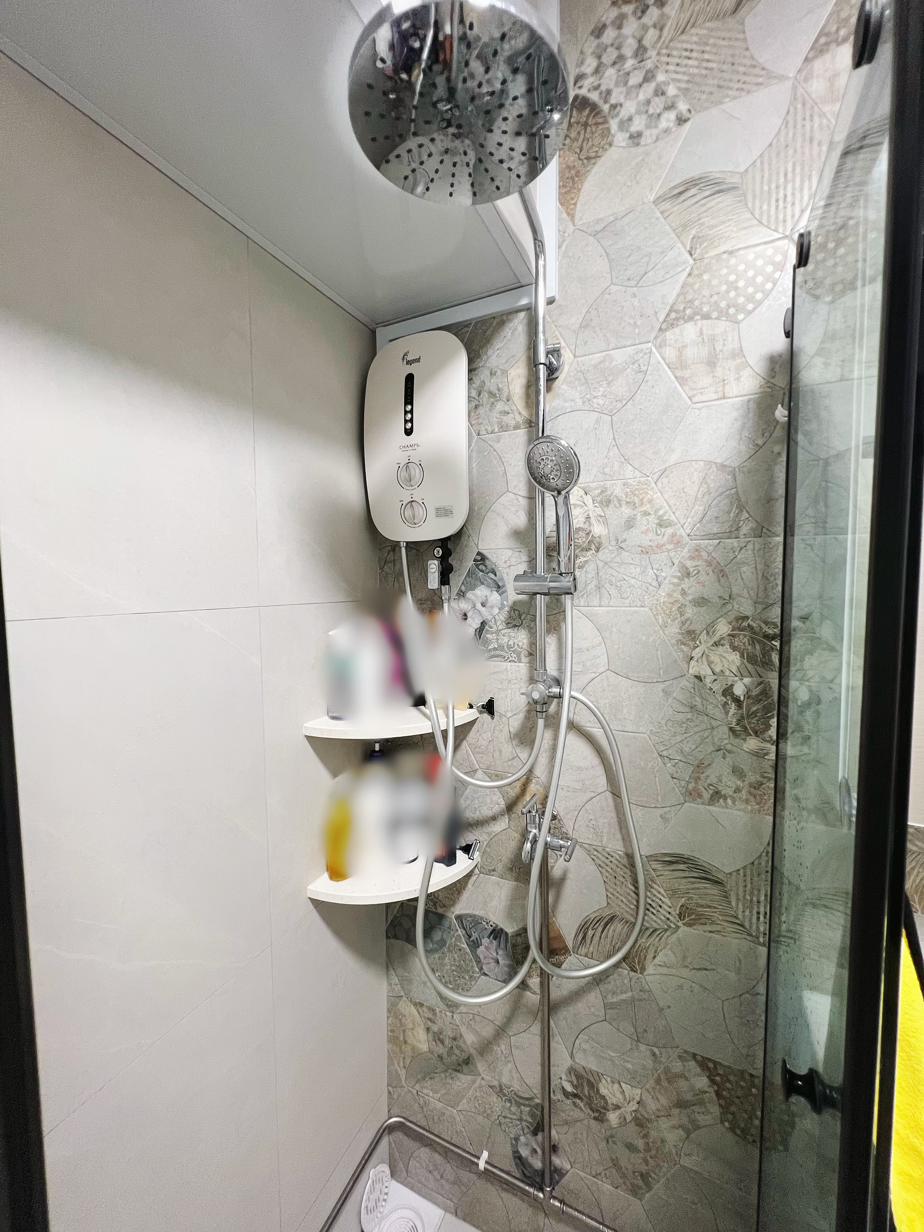 3 bathrooms: 3 different aesthetics