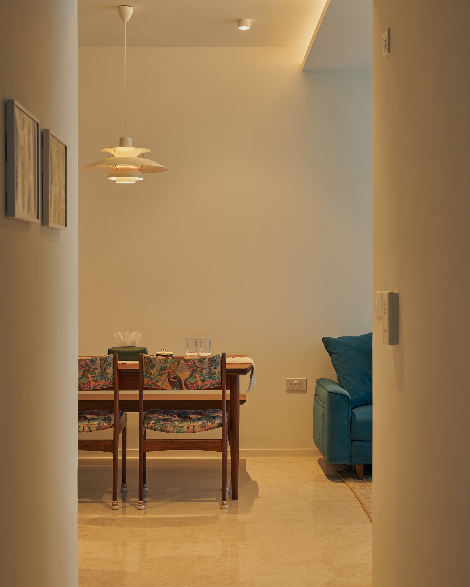 Modern-Vintage-Home-Dining-Room-with-Noden-Table