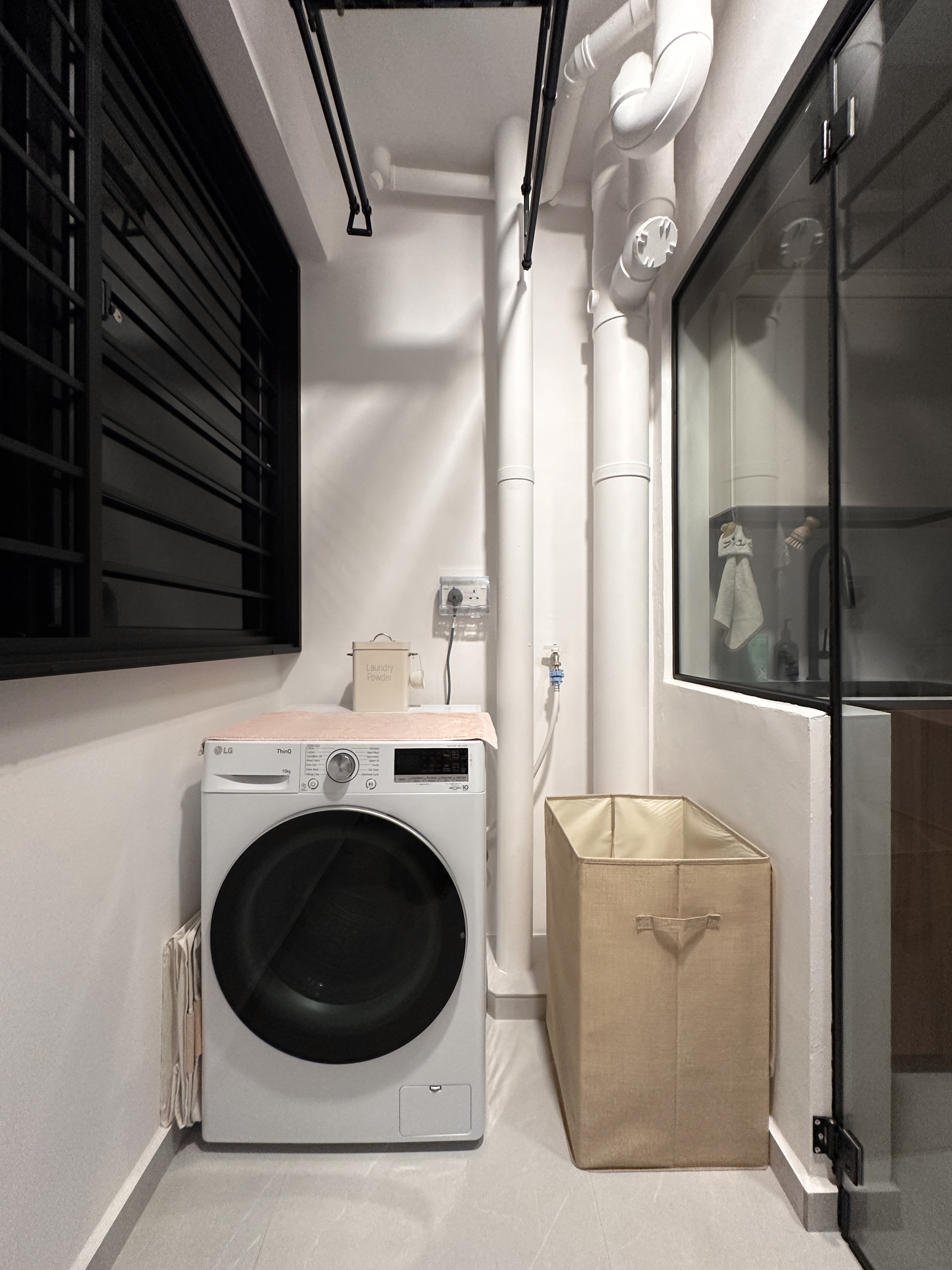 A Minimalistic Yet Functional Service Yard Without Carpentry