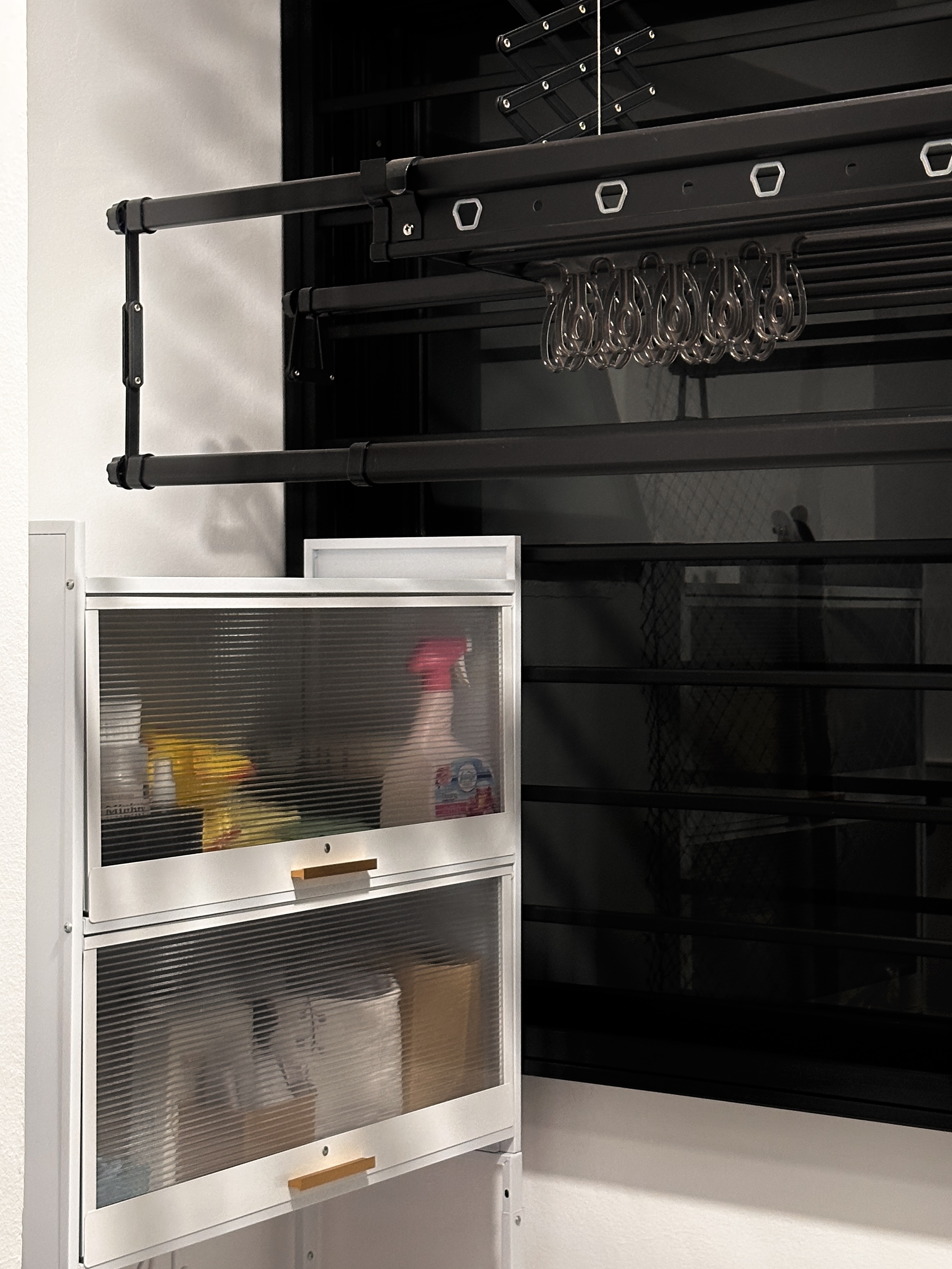 A Minimalistic Yet Functional Service Yard Without Carpentry