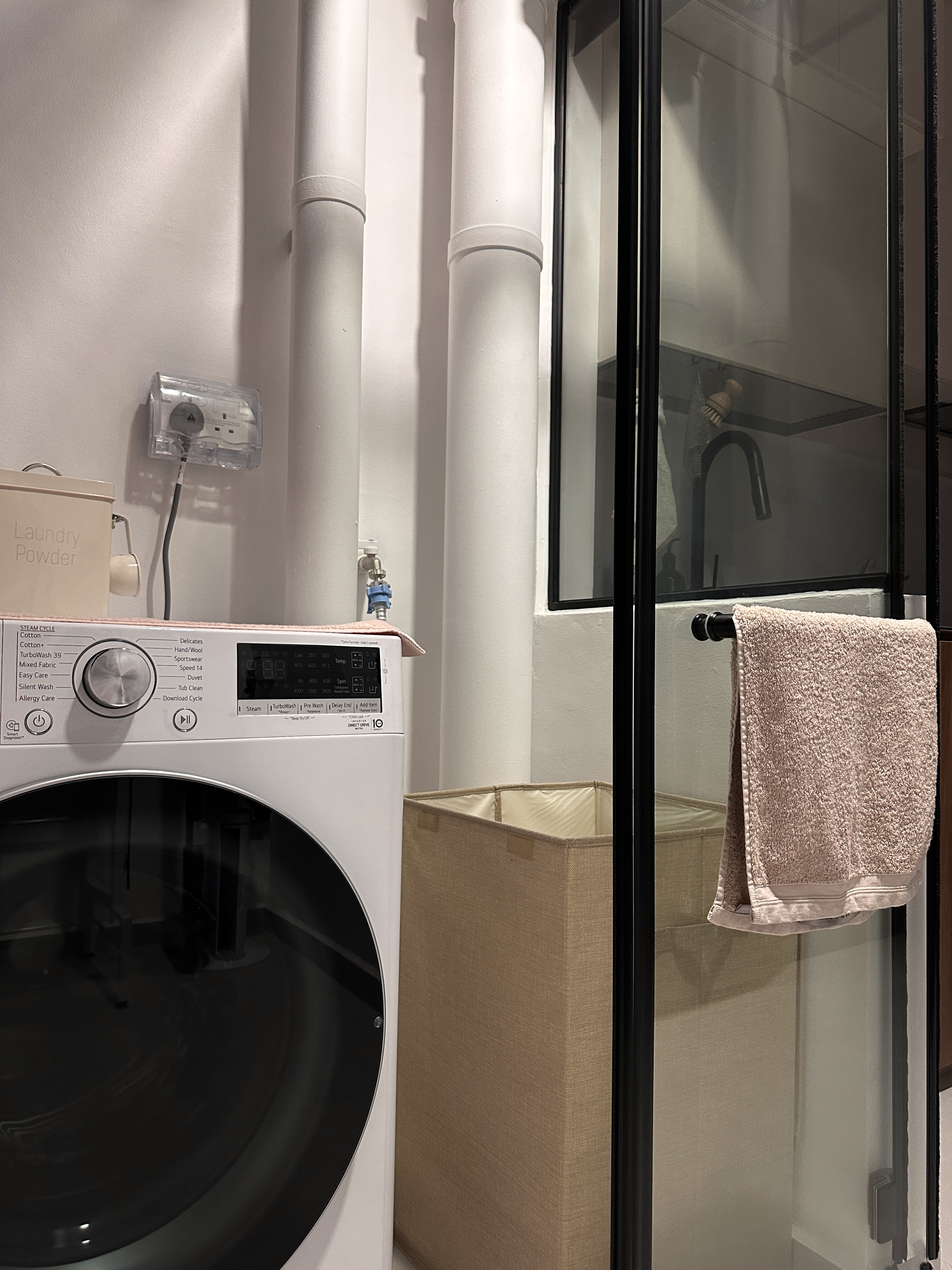 A Minimalistic Yet Functional Service Yard Without Carpentry