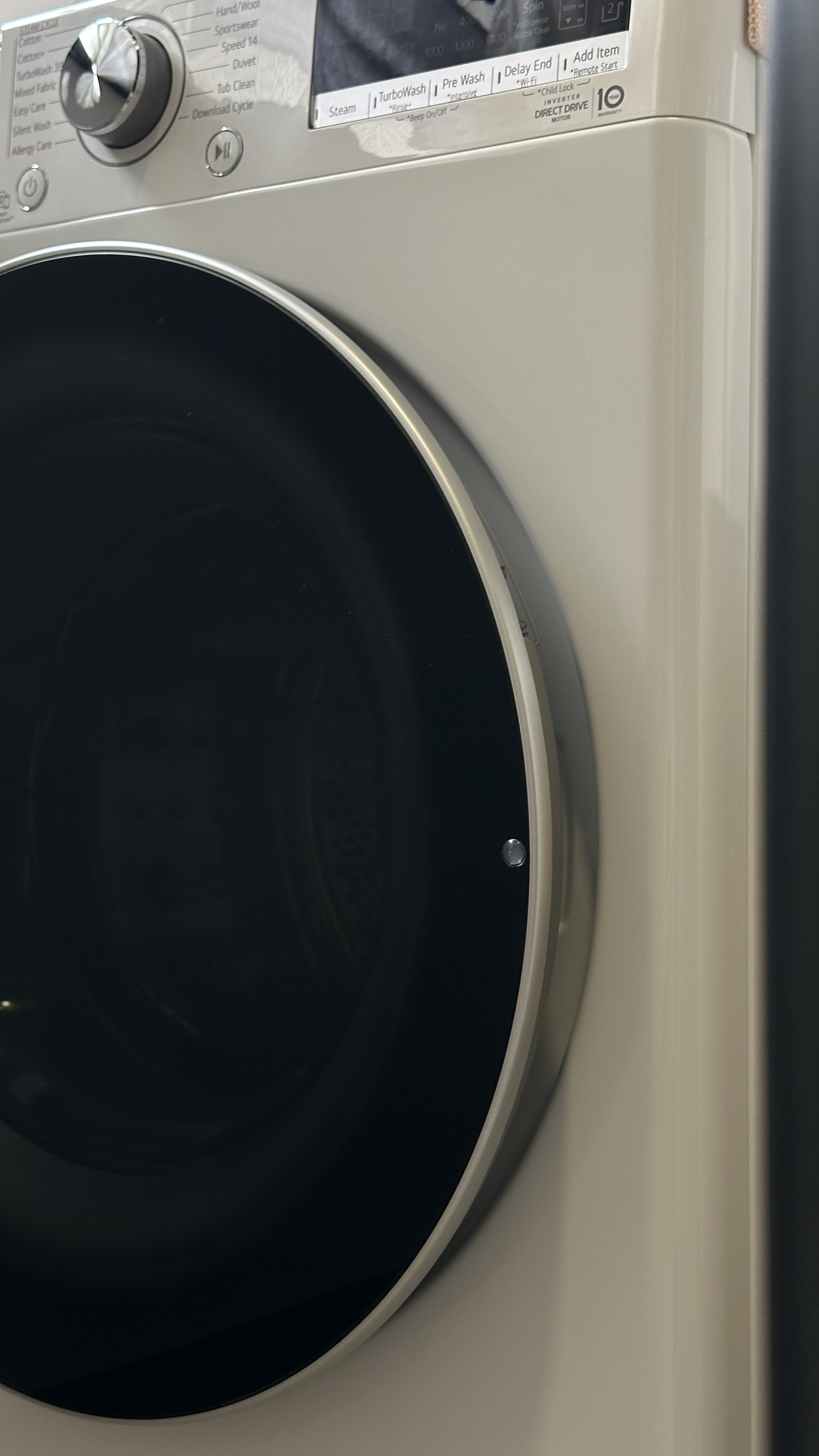 A Minimalistic Yet Functional Service Yard Without Carpentry