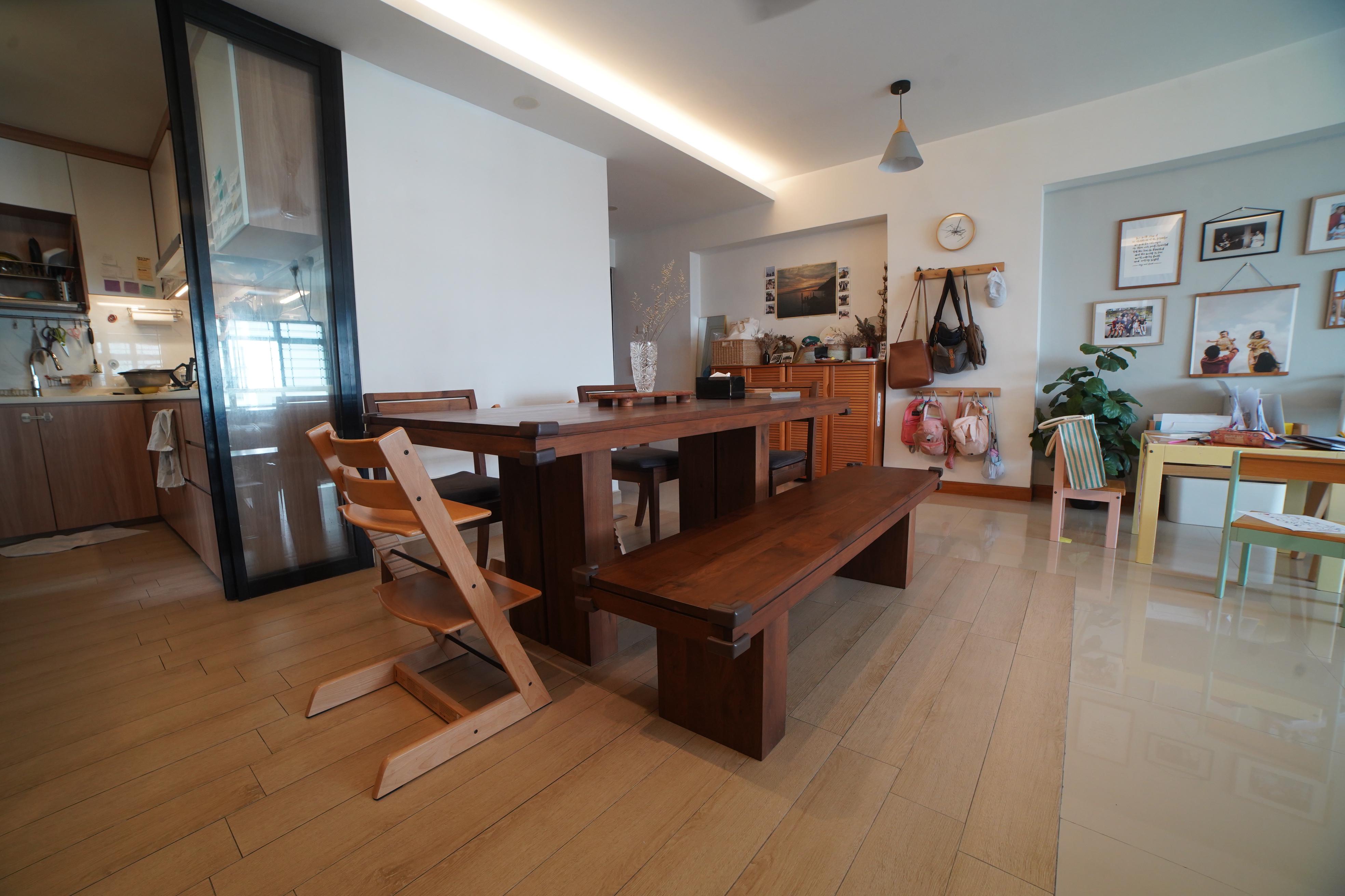 A-Dining-Space-with-a-Self-help-Station-for-Guests