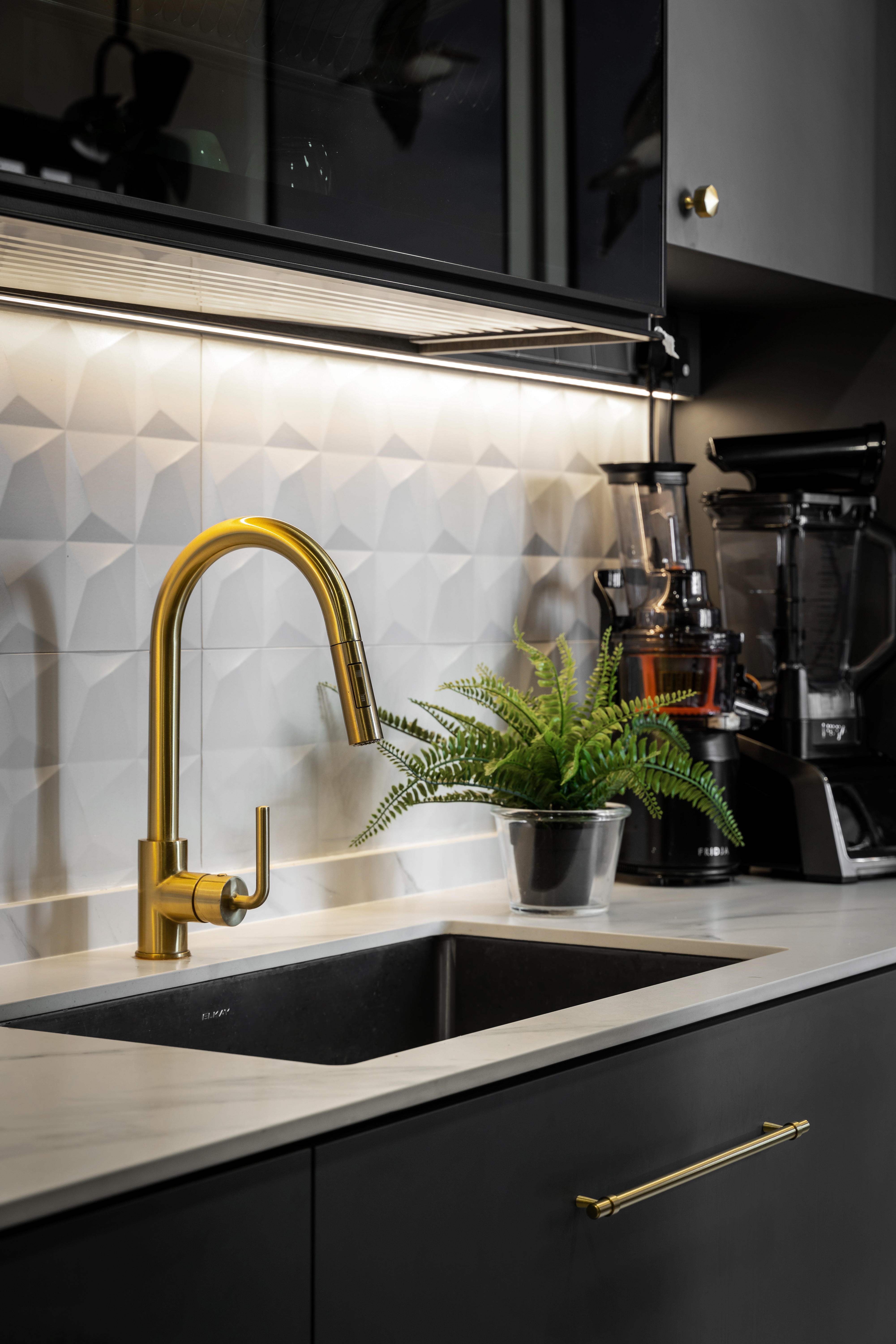 House Tour: Inside a Family-Friendly Modern Home