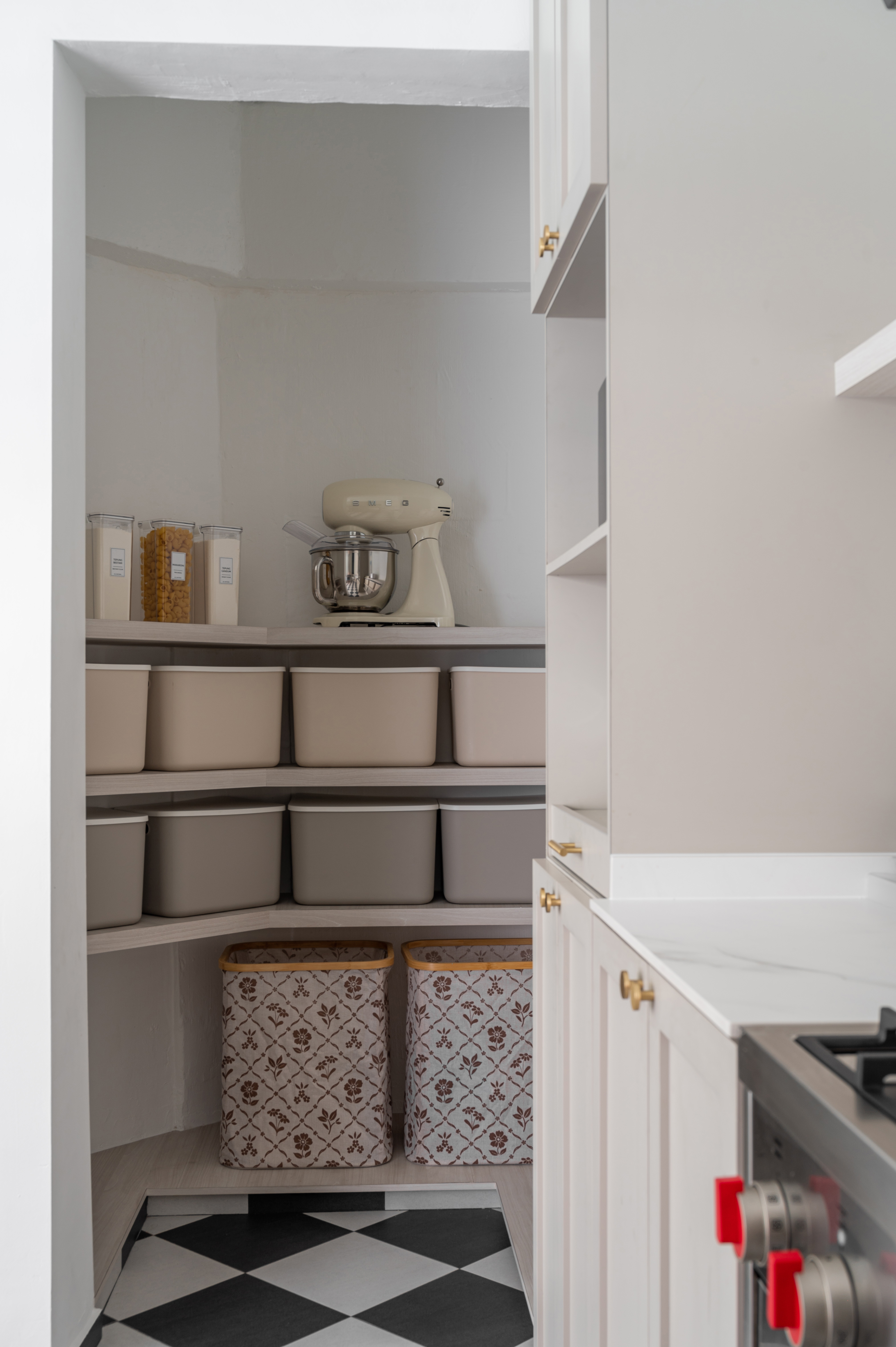 House Tour: A Classical Victorian-style 5-Room Resale Flat